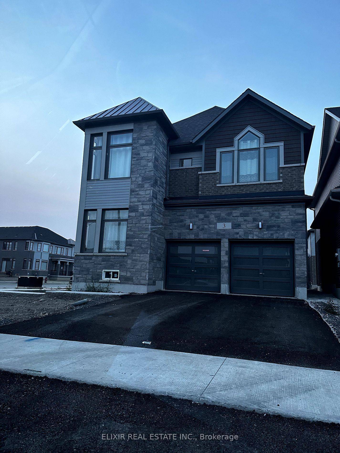 Hamilton, ON L0R 1W0,3 Weylie ST E