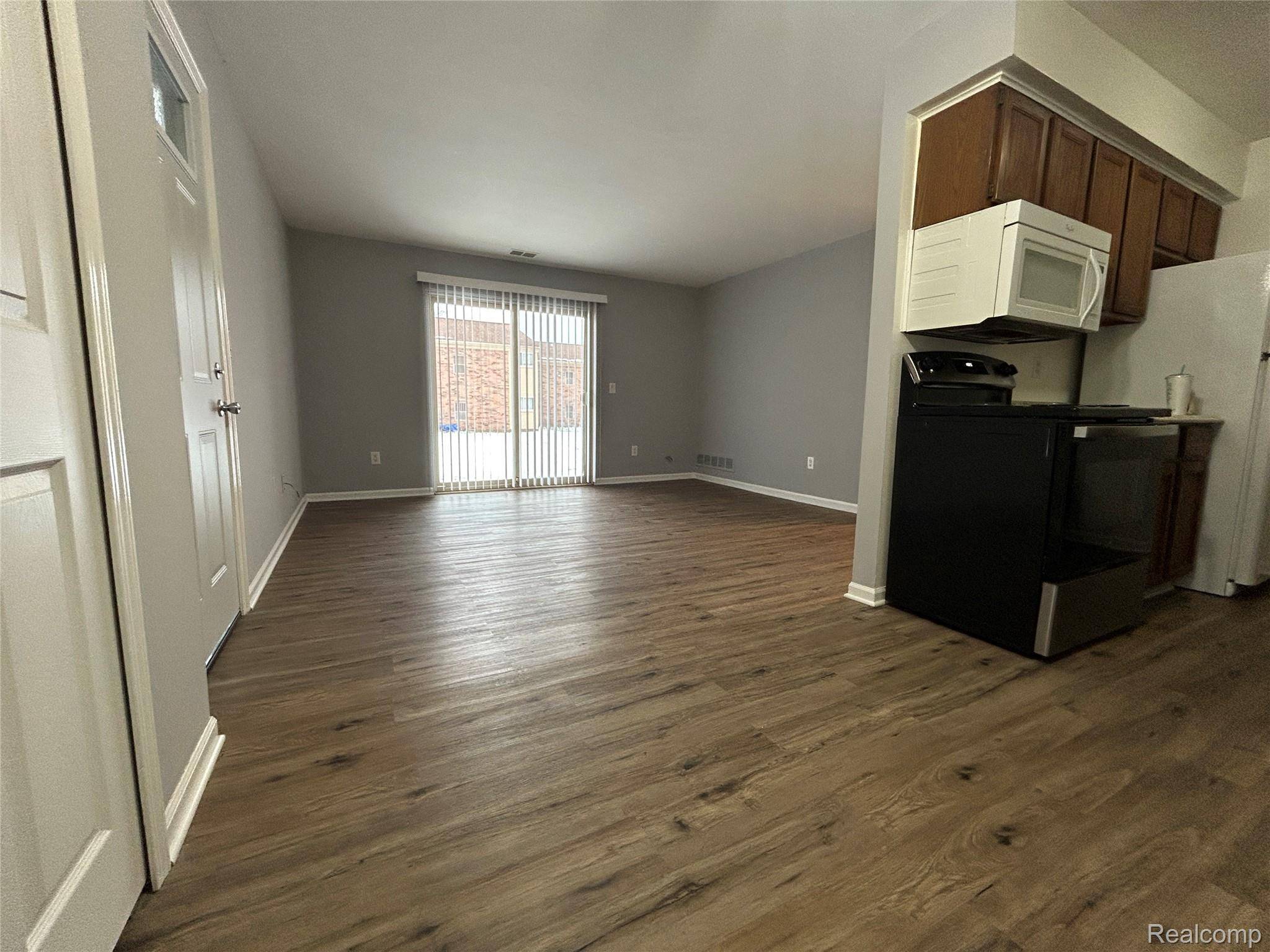 Fraser, MI 48026,34690 Clarkson DR W #27