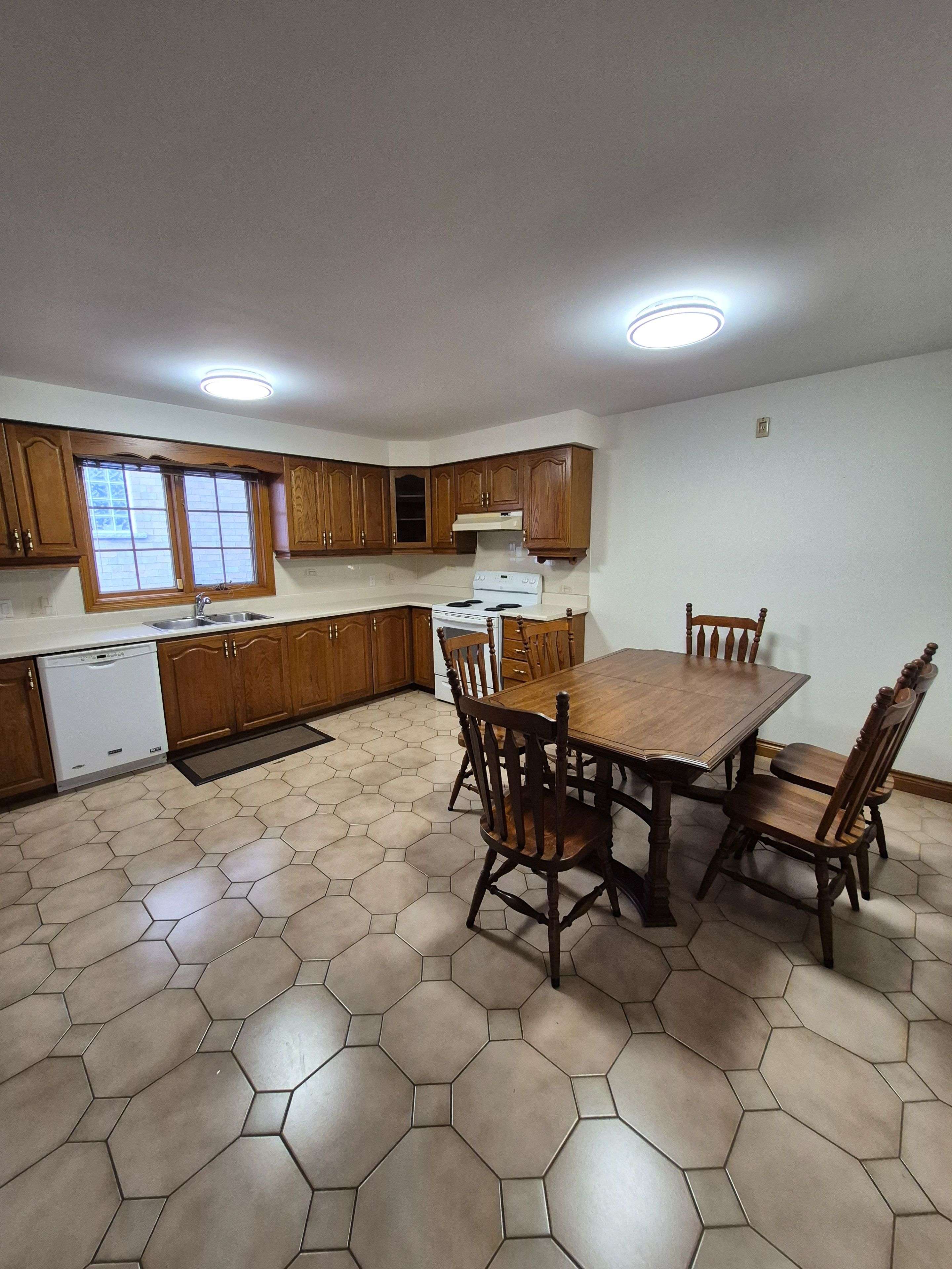 Toronto C06, ON M3H 3T7,256 Cocksfield AVE #Rm 2