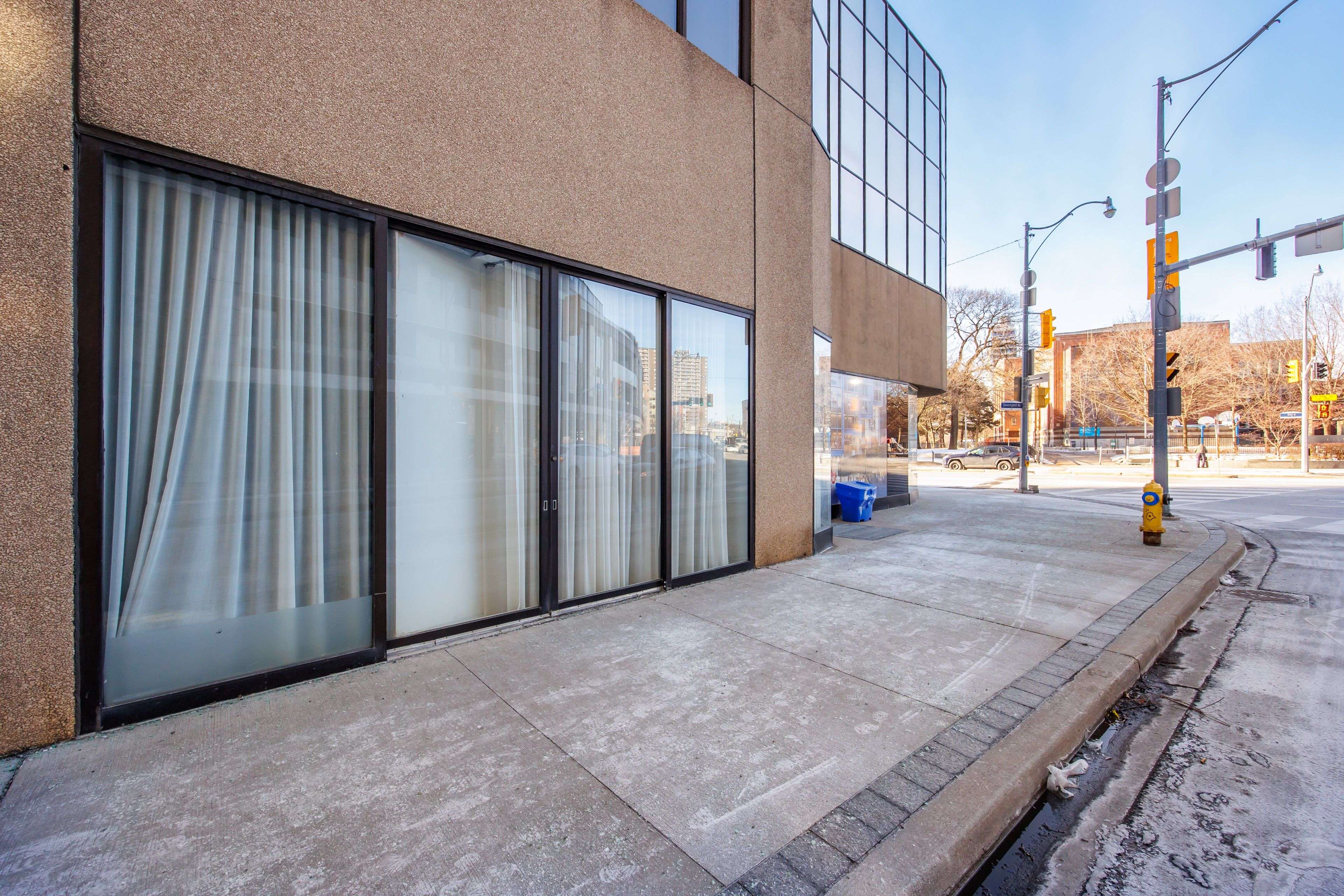 Toronto C02, ON M5R 2C4,1333 Bay ST