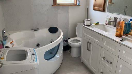 Toronto E08, ON M1K 3W1,39 Lord Roberts DR