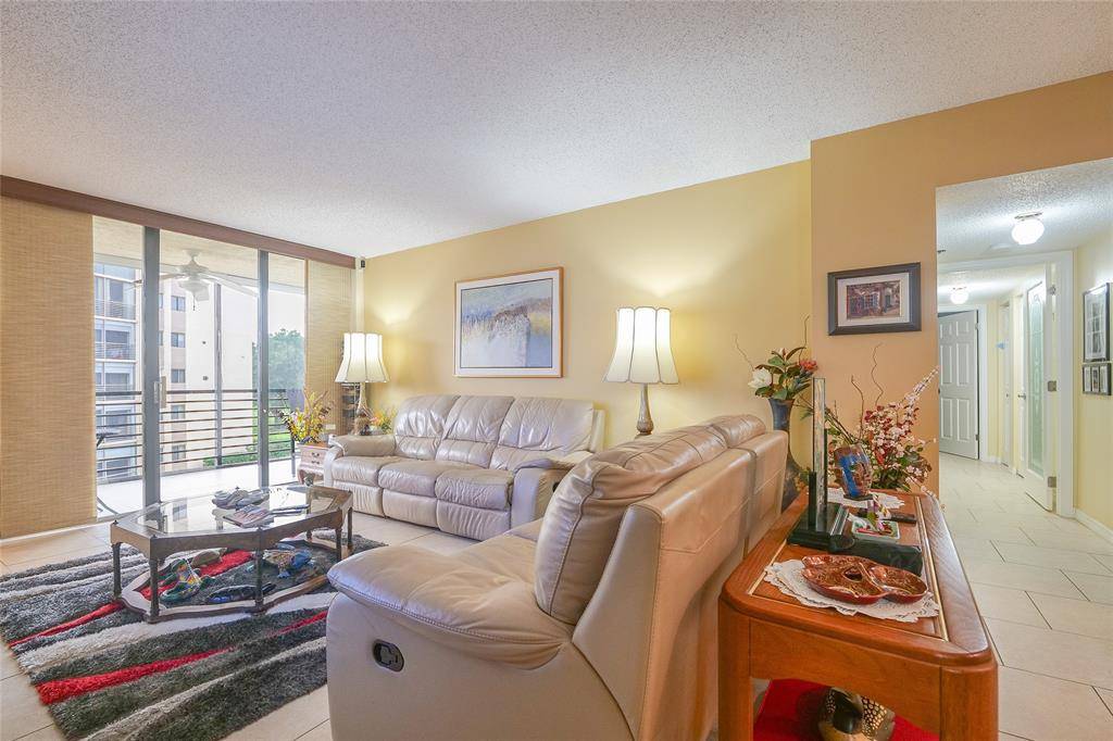 Lauderhill, FL 33319,7300 Radice Ct #302