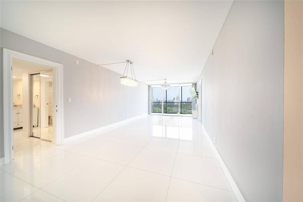 Aventura, FL 33180,20379 W Country Club Dr #2234