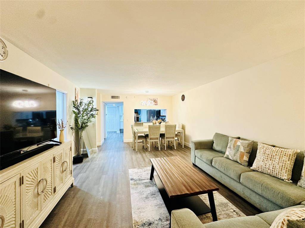 Pompano Beach, FL 33069,2200 S Cypress Bend Dr #802