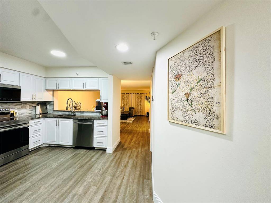 Pompano Beach, FL 33069,2200 S Cypress Bend Dr #802