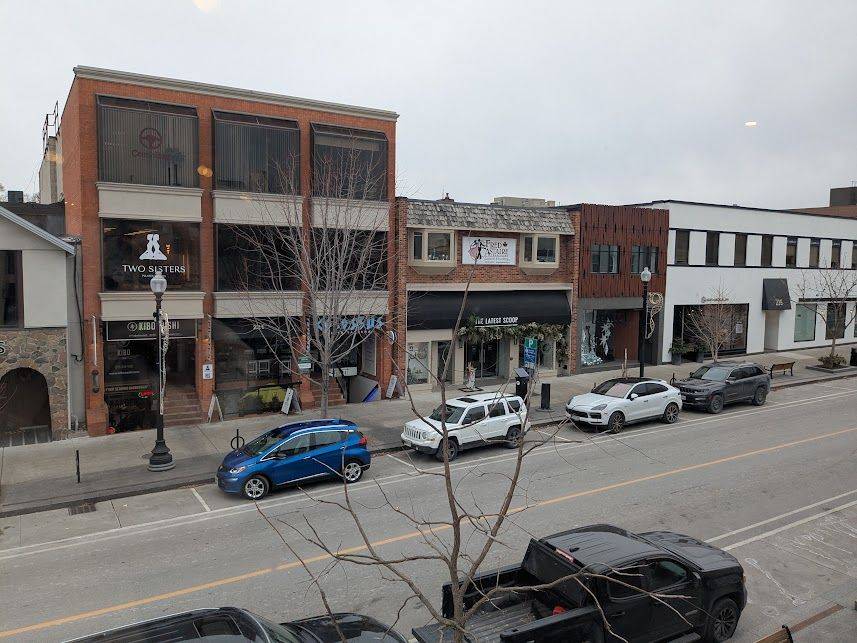 Oakville, ON L6J 1H8,220 Lakeshore RD E