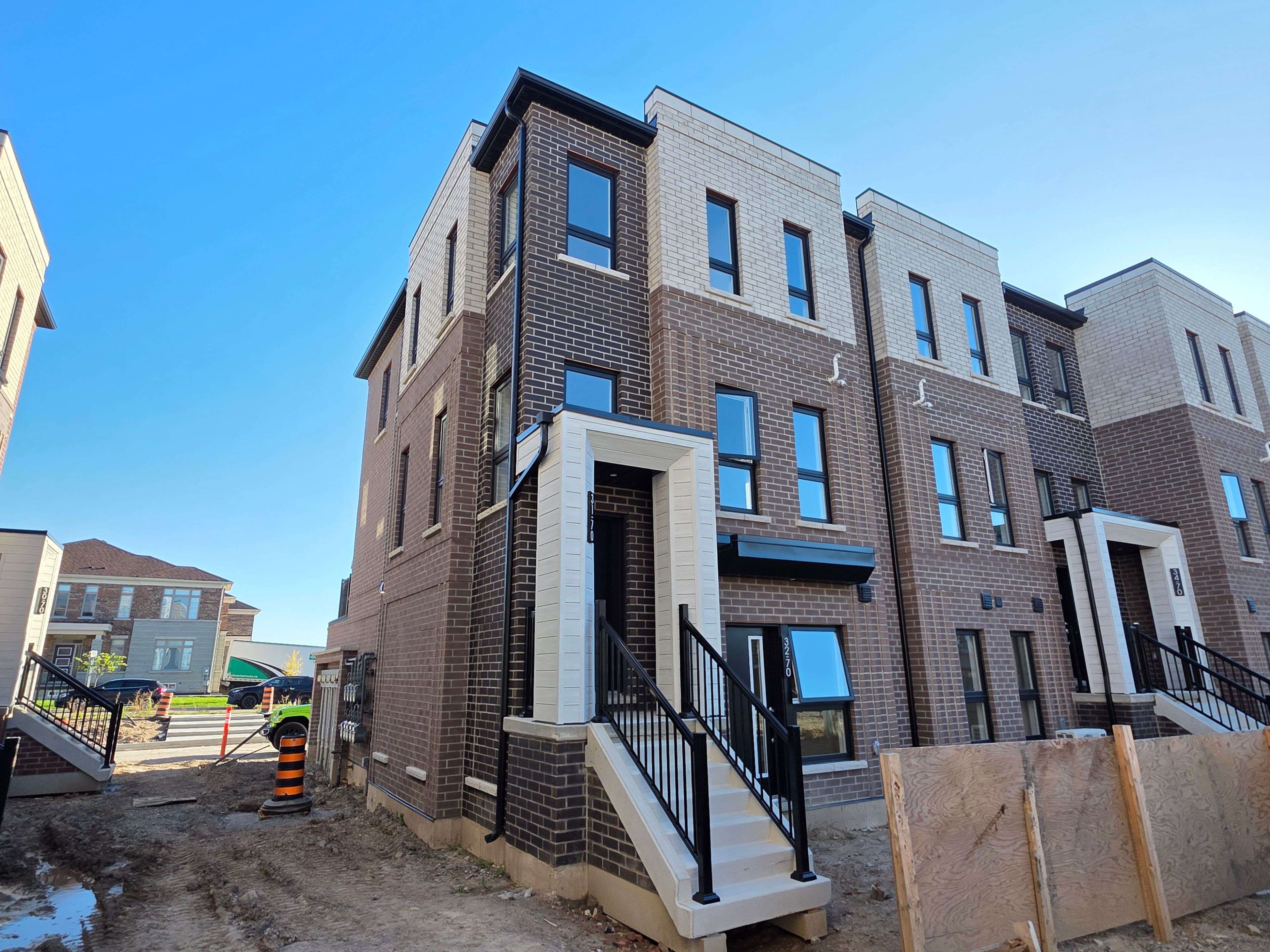 Hamilton, ON L8B 1Y4,70 Kenesky DR #31