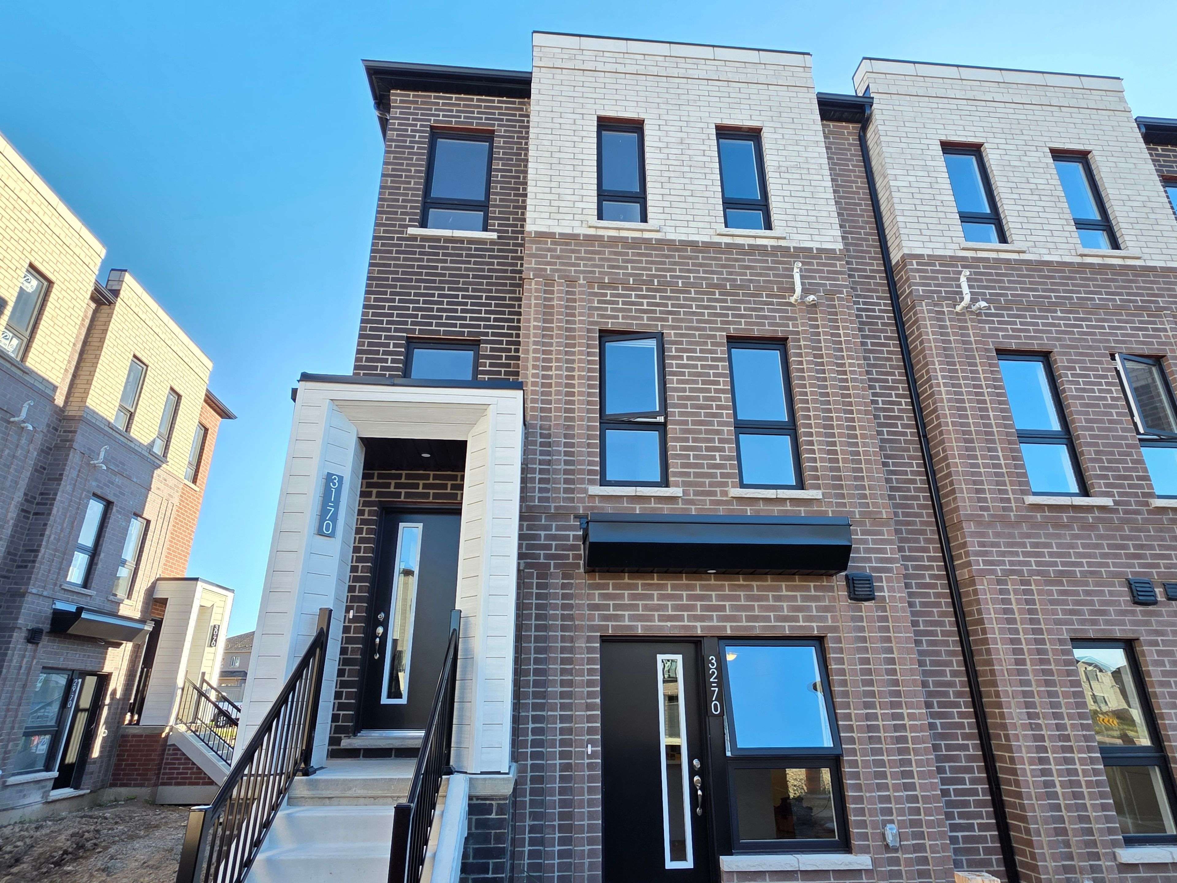 Hamilton, ON L8B 1Y4,70 Kenesky DR #31