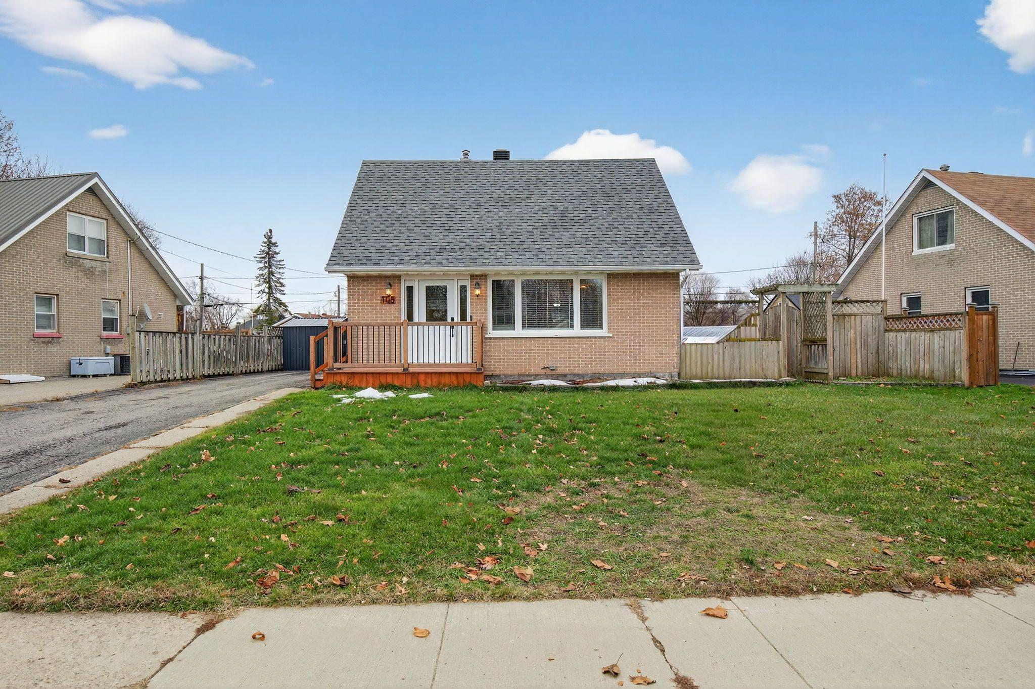 Brockville, ON K6V 2T6,105 Salisbury AVE