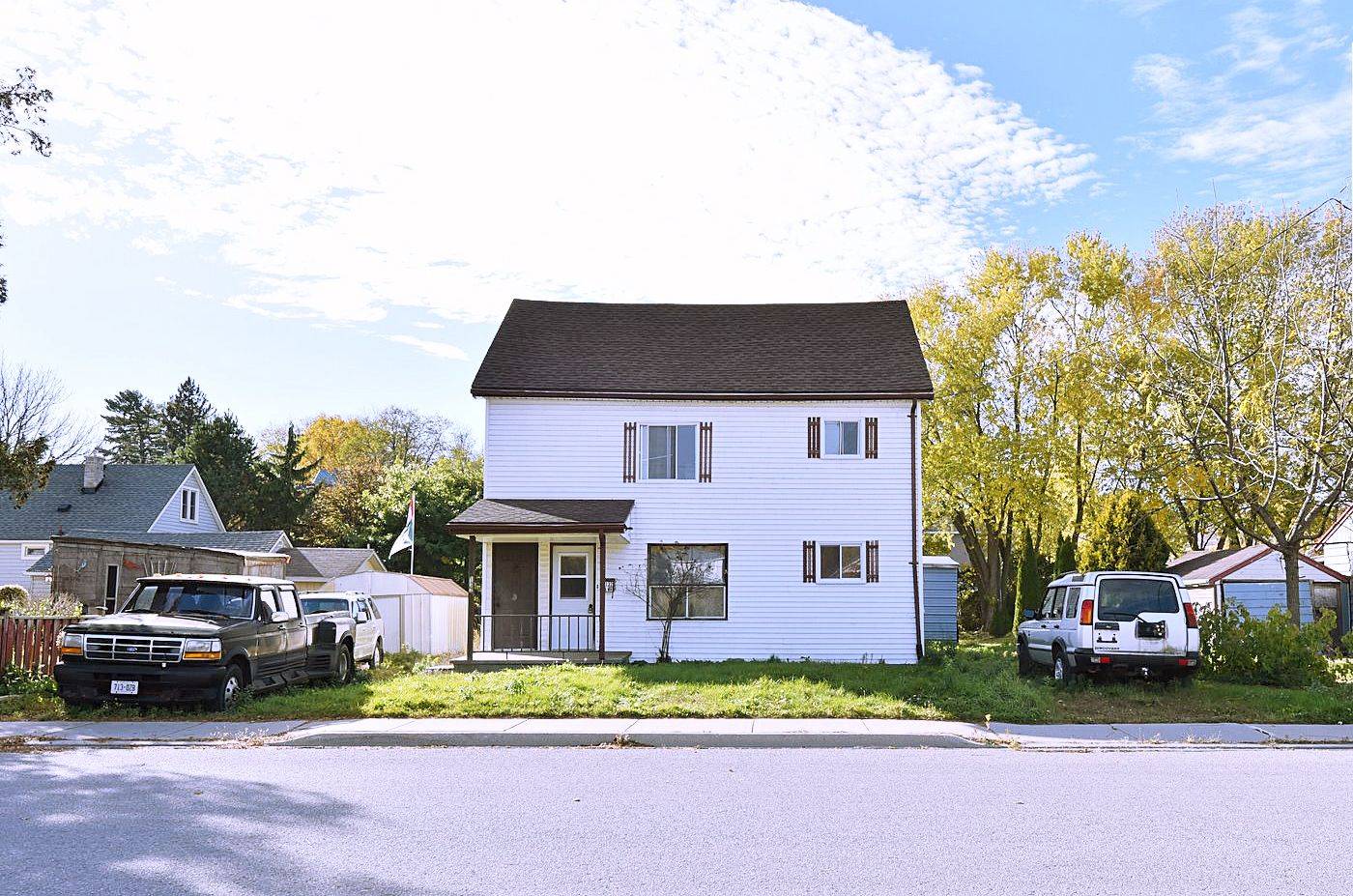 Norfolk, ON N3Y 3C1,132 Metcalfe ST S