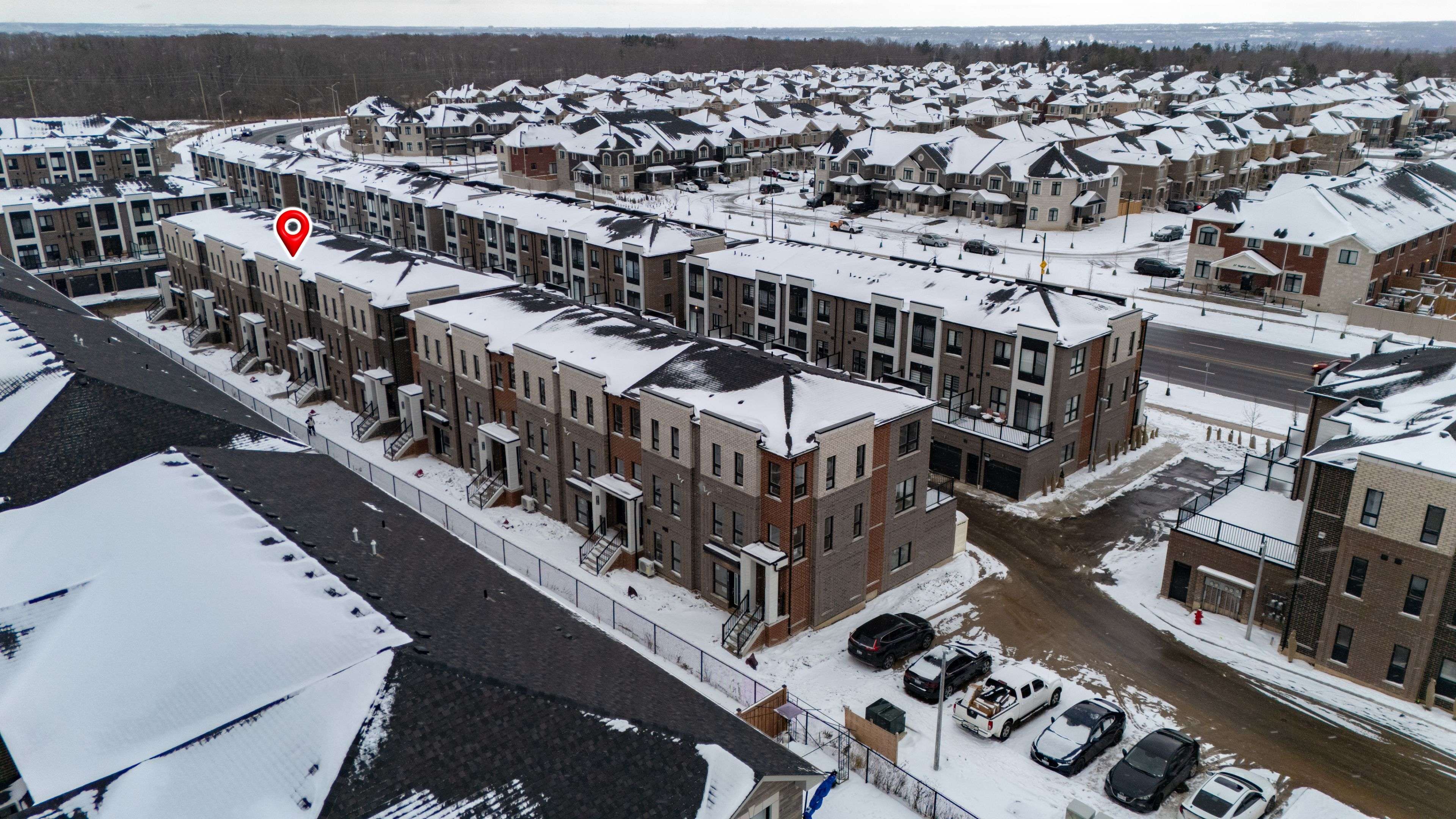 Hamilton, ON L8B 1Y4,70 Kenesky DR #14