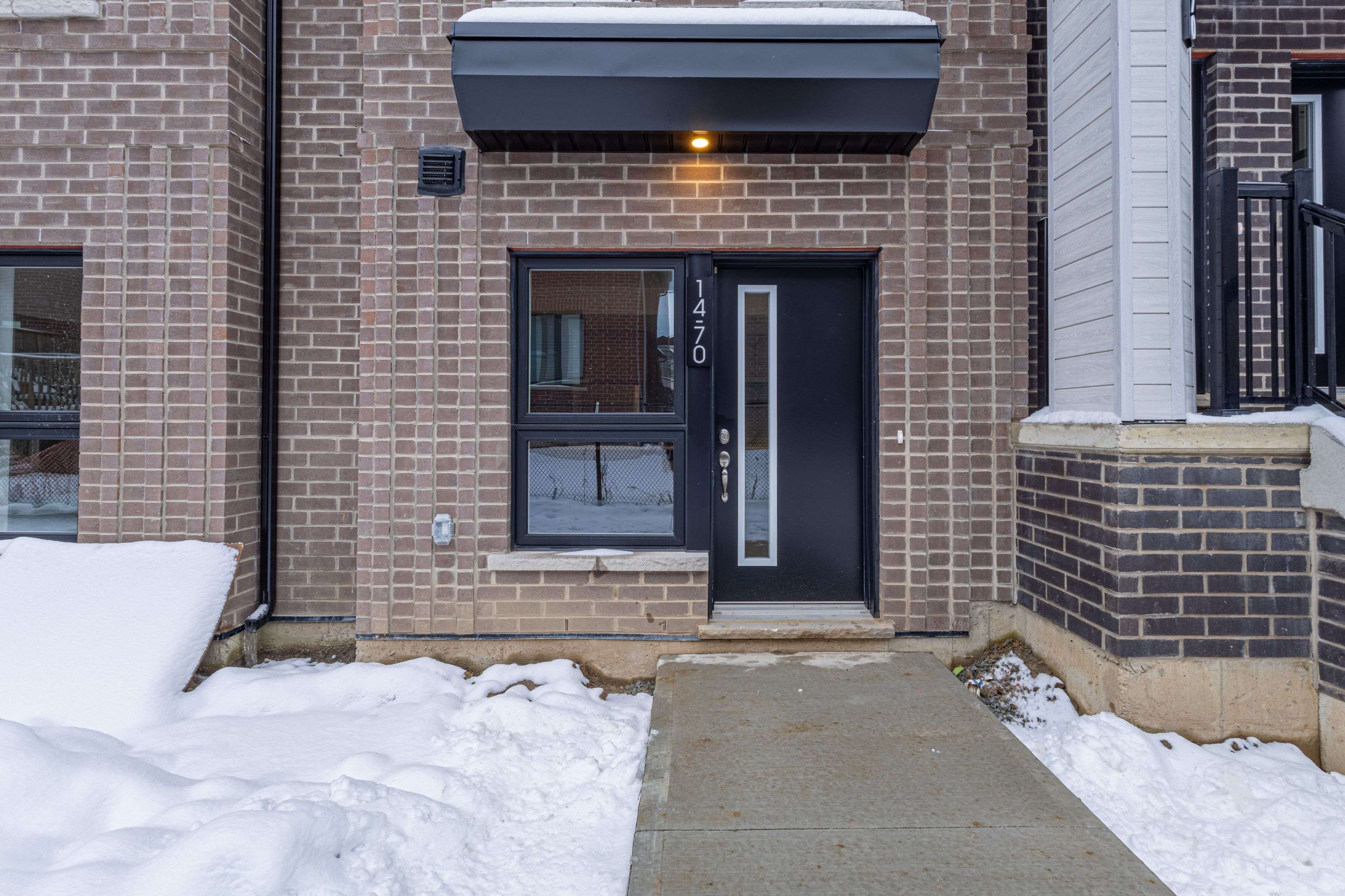 Hamilton, ON L8B 1Y4,70 Kenesky DR #14