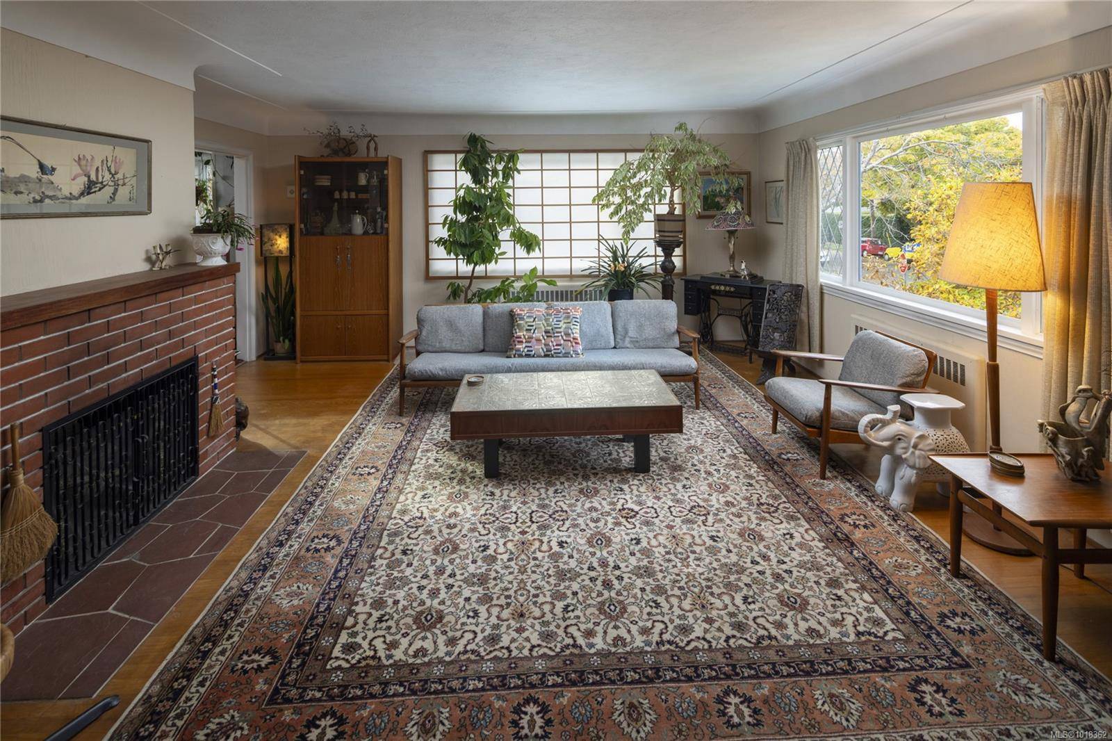 Victoria, BC V8V 4E8,305 Linden Ave