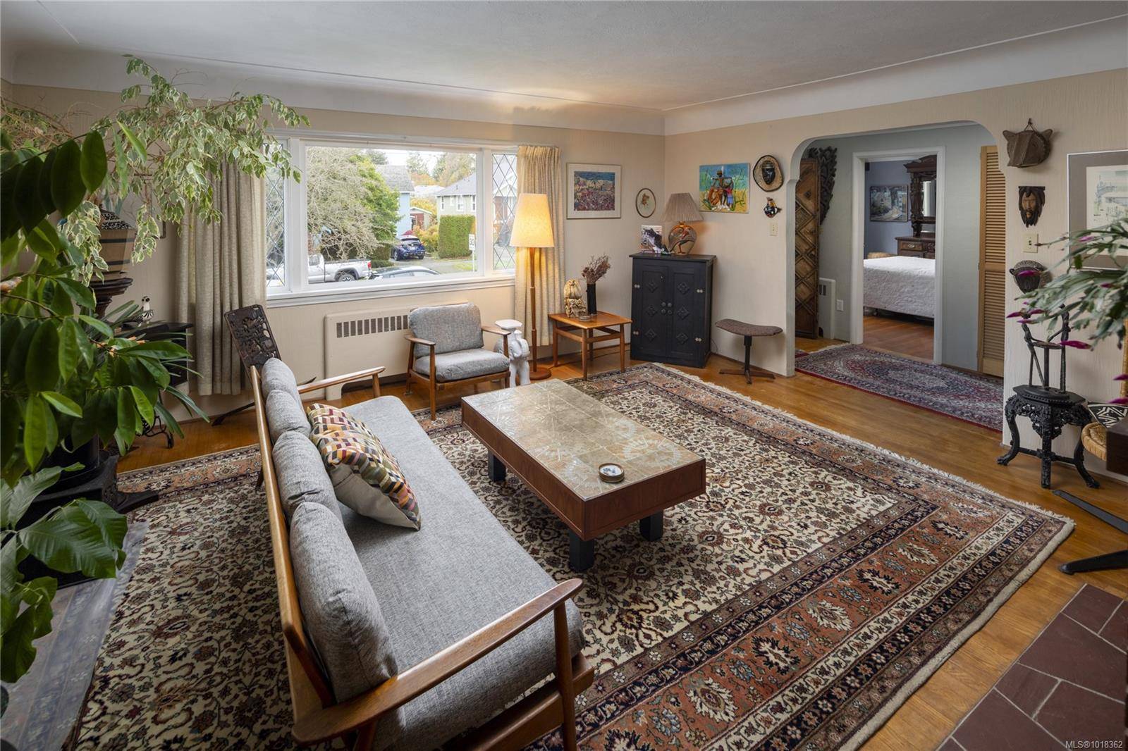 Victoria, BC V8V 4E8,305 Linden Ave