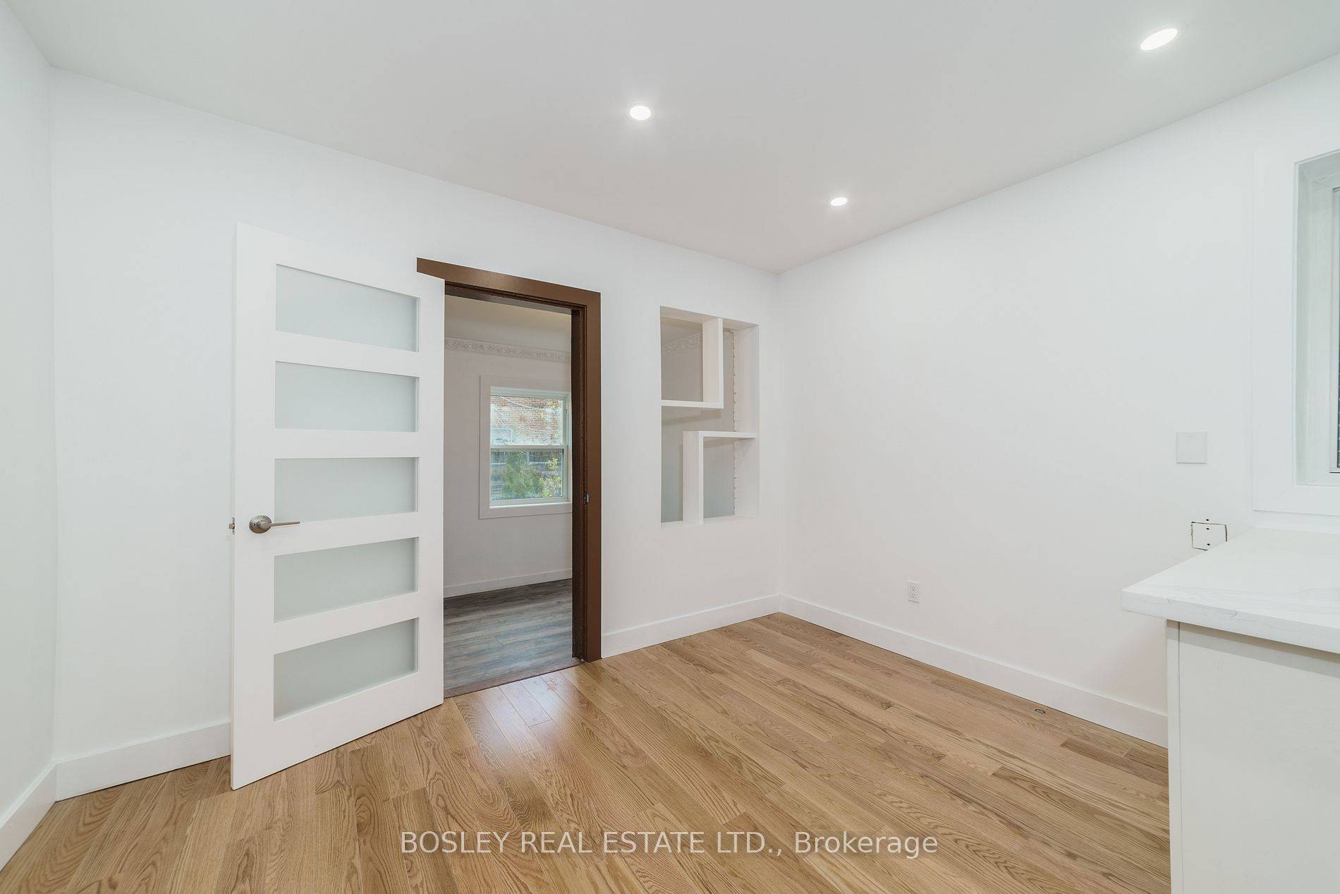 Toronto E02, ON M4E 1S5,926 Kingston RD #A