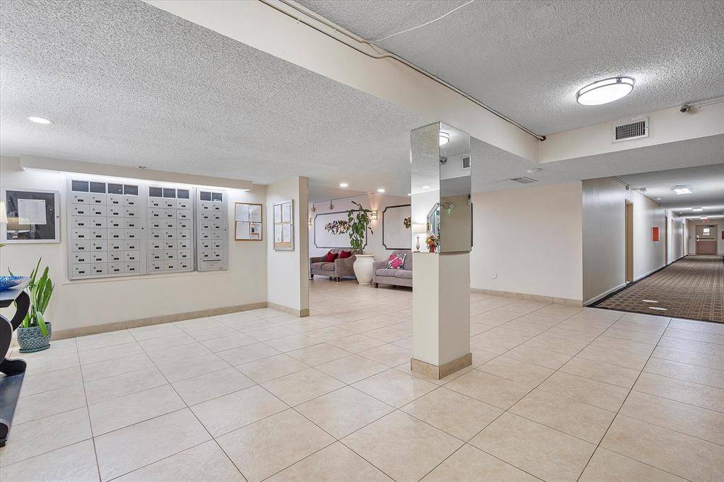 Plantation, FL 33317,6500 Cypress Rd #211
