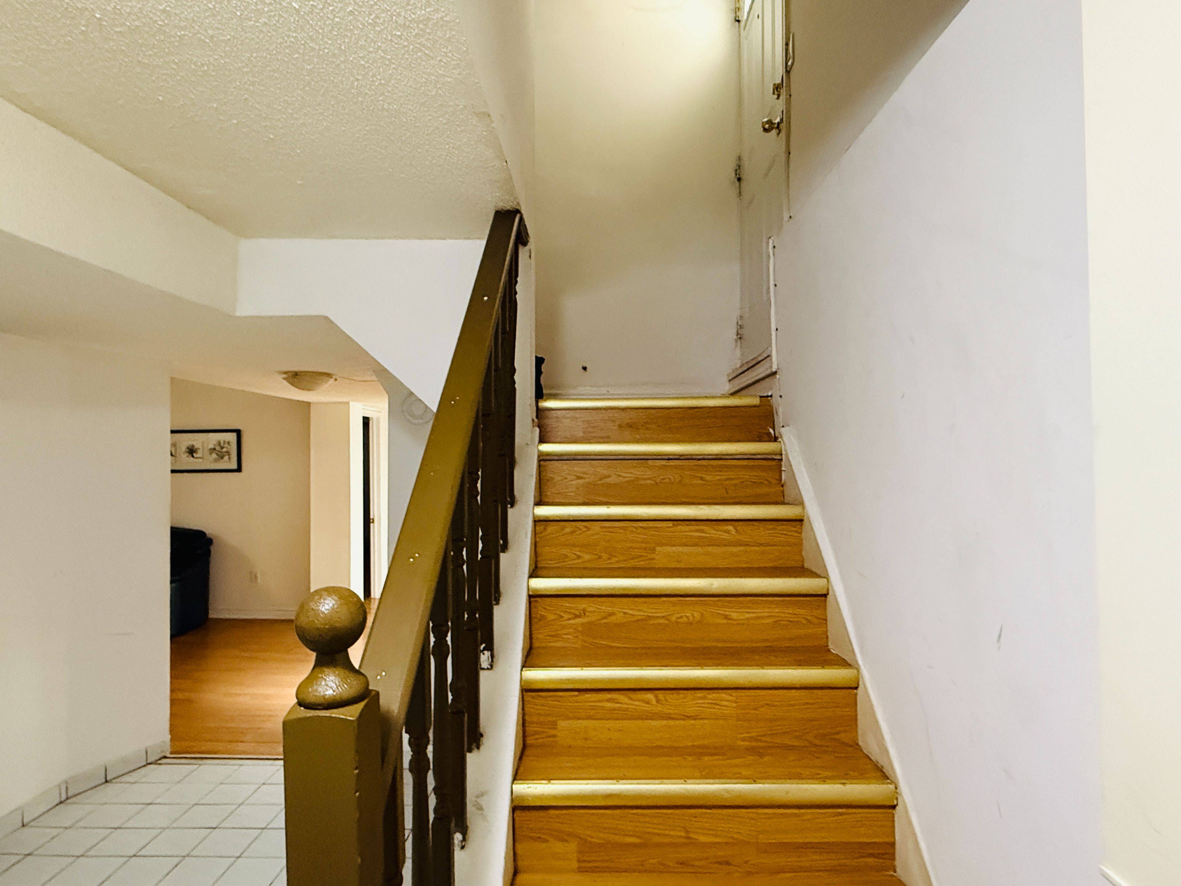 Markham, ON L3R 7E8,3 Halder CRES #BSMT