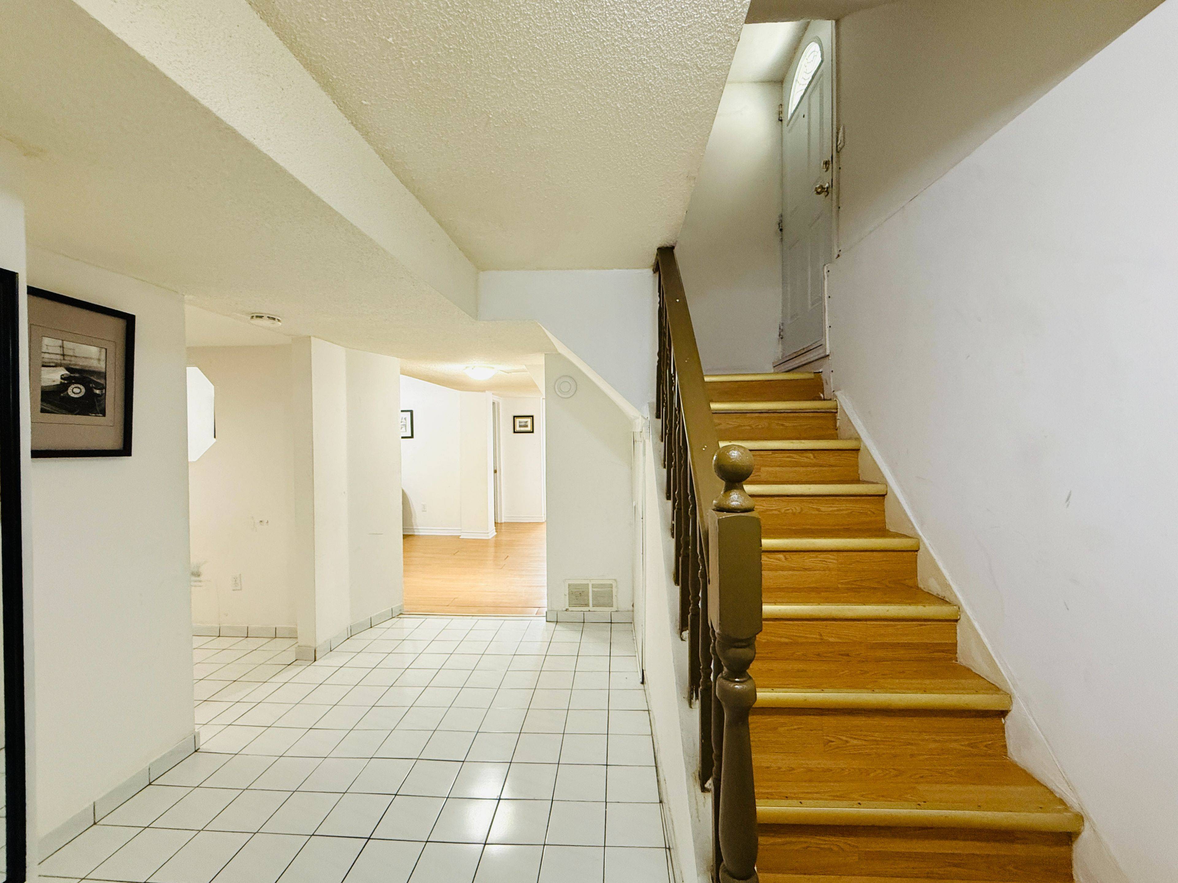 Markham, ON L3R 7E8,3 Halder CRES #BSMT