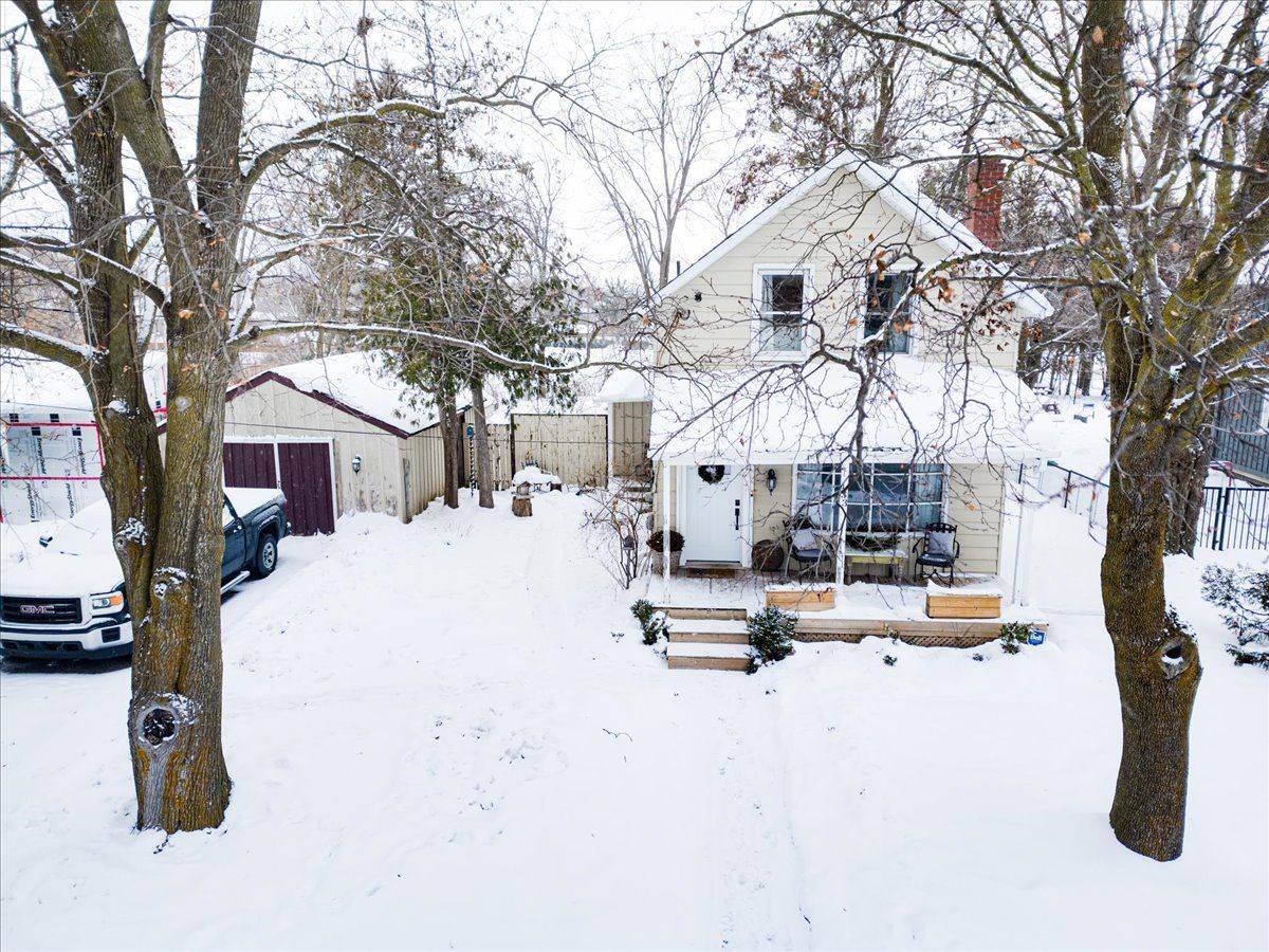 Uxbridge, ON L9P 1K2,133 Brock St E ST