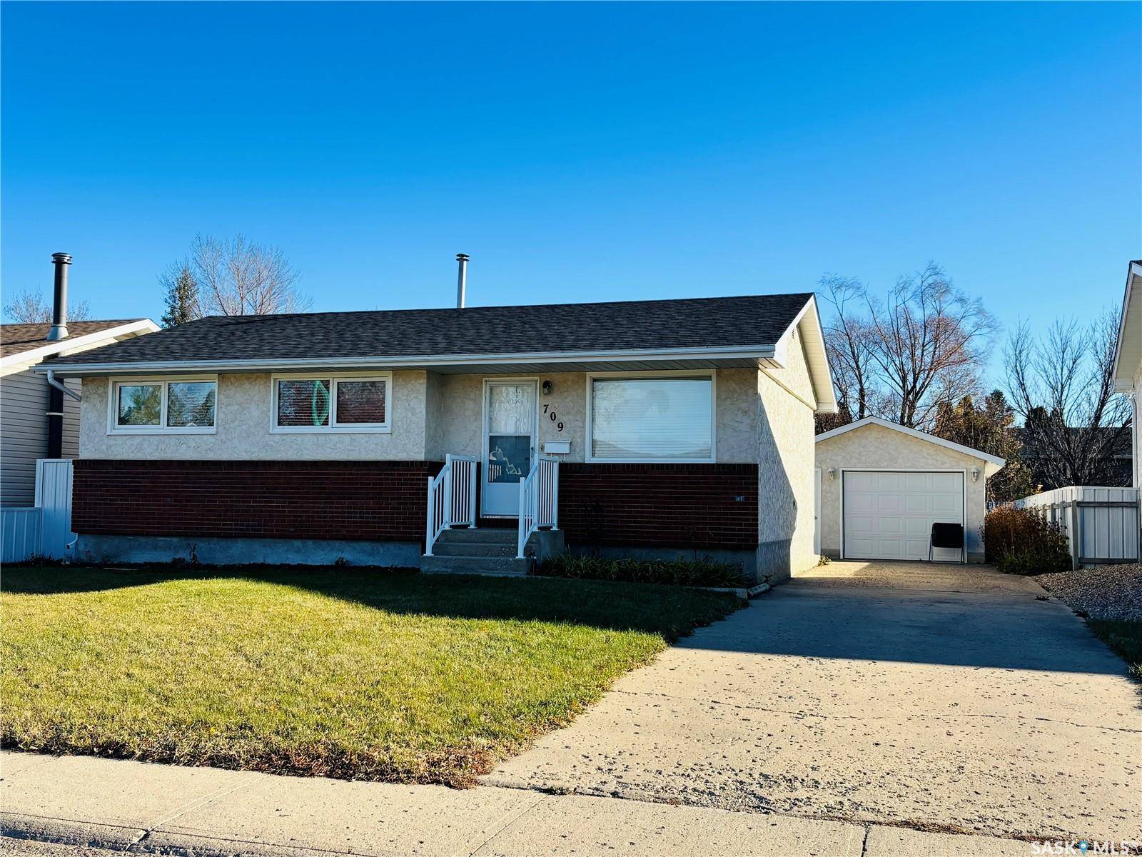 Estevan, SK S4A 1K5,709 Arthur AVENUE