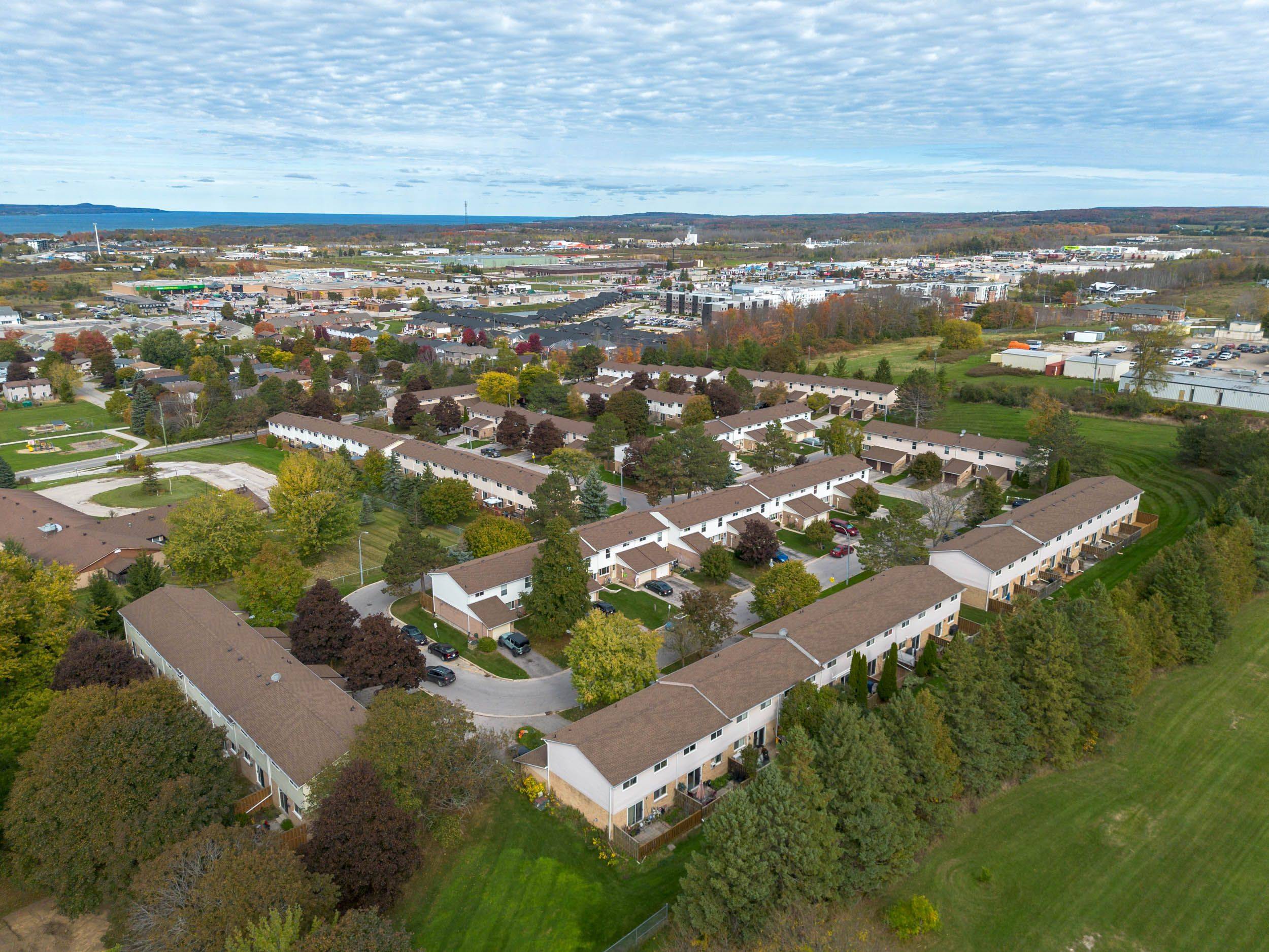 Owen Sound, ON N4K 6C3,62 Laurie CRES #62