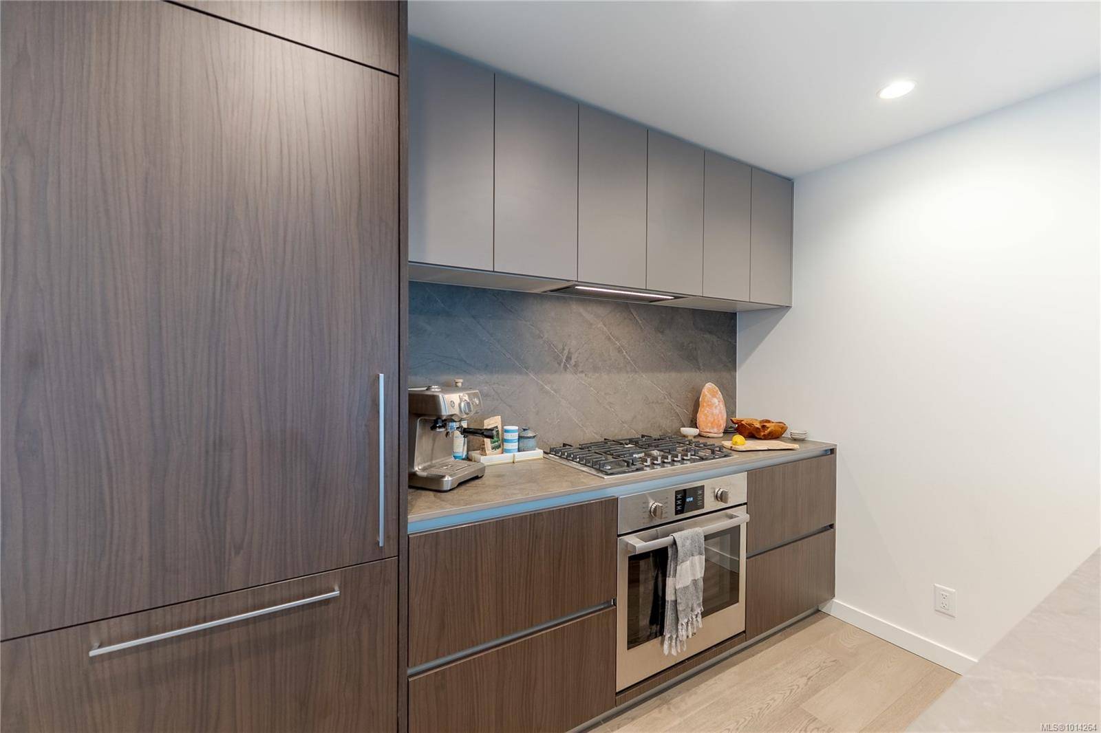 Langford, BC V9B 6R6,2000 Hannington Rd #1006