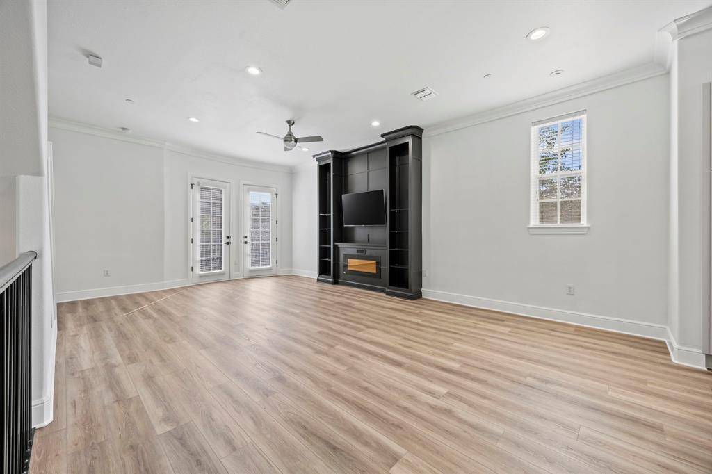 Dallas, TX 75204,3200 Ross Avenue #22