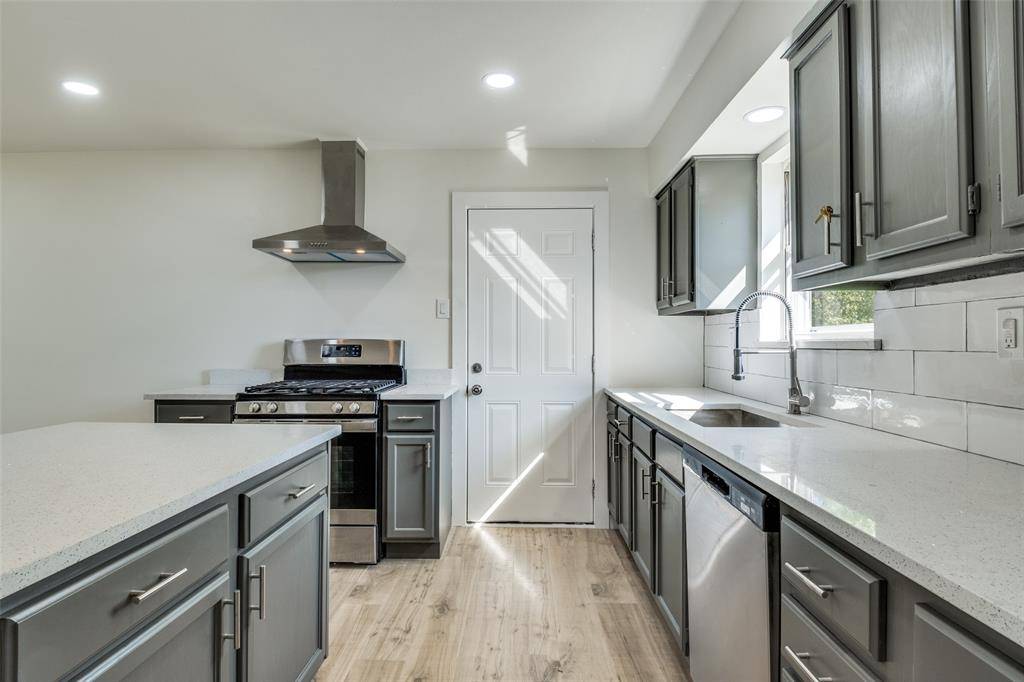 Dallas, TX 75217,2006 Holcomb Road