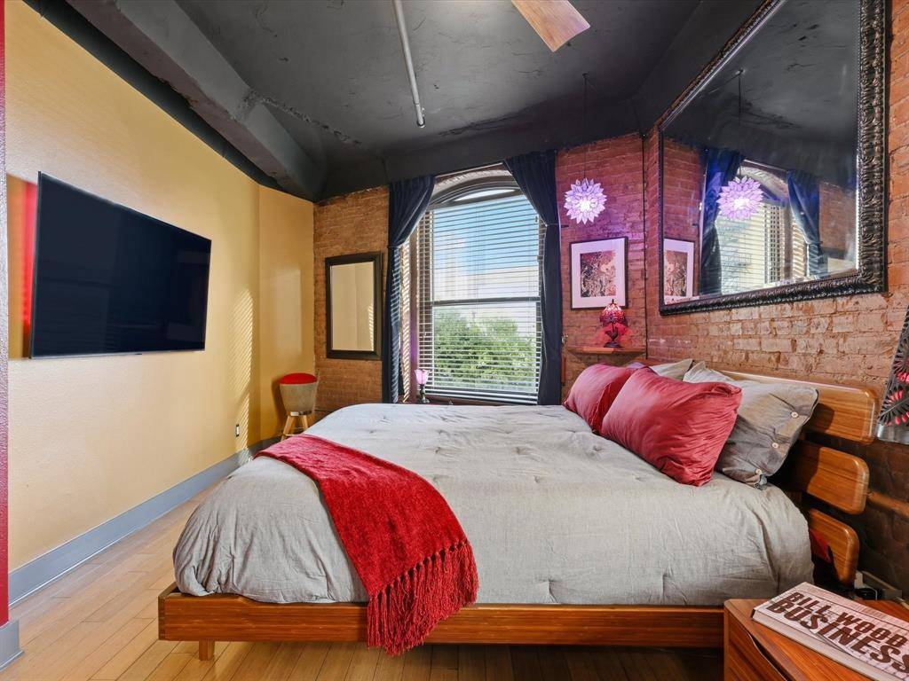 Fort Worth, TX 76102,910 Houston Street #305