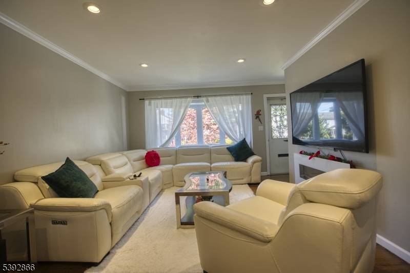 Elizabeth City, NJ 07201,1079 Neck Ln #1