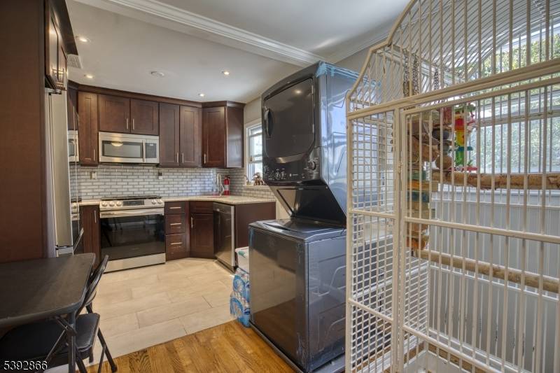 Elizabeth City, NJ 07201,1079 Neck Ln #1