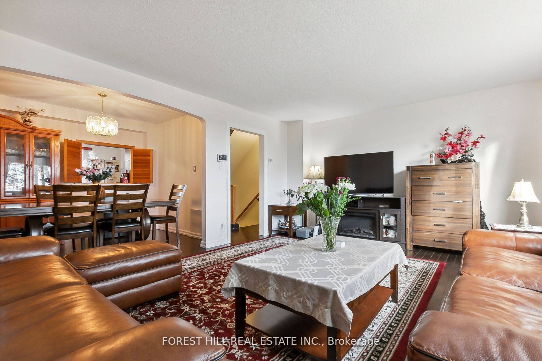 Toronto C15, ON M2J 1K8,86 Village Greenway N/A