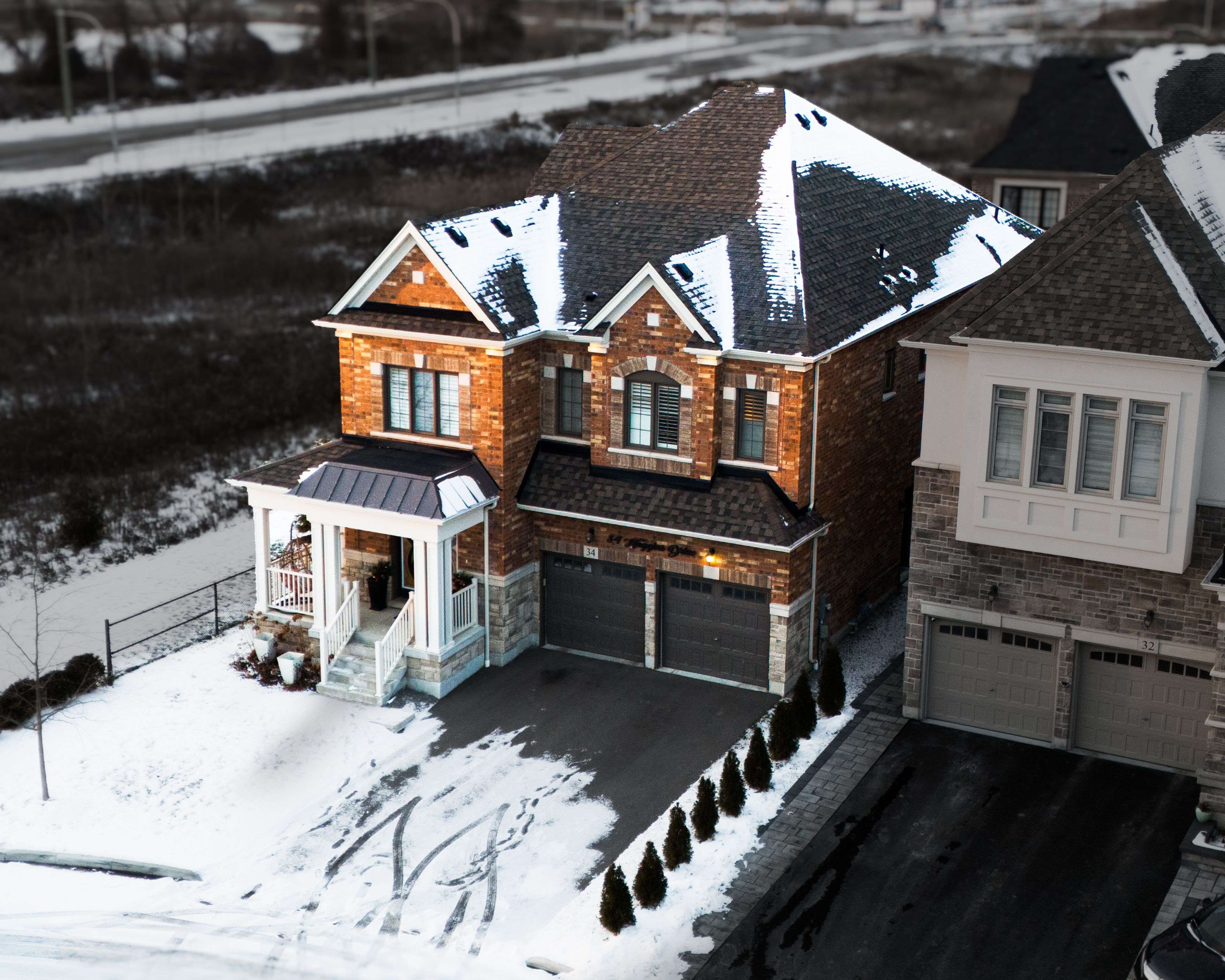 Whitby, ON L1P 0N4,34 Huggins DR