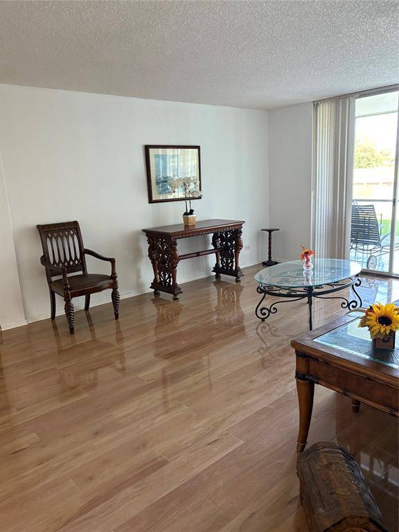 Lauderhill, FL 33319,3750 Inverrary Dr #1W