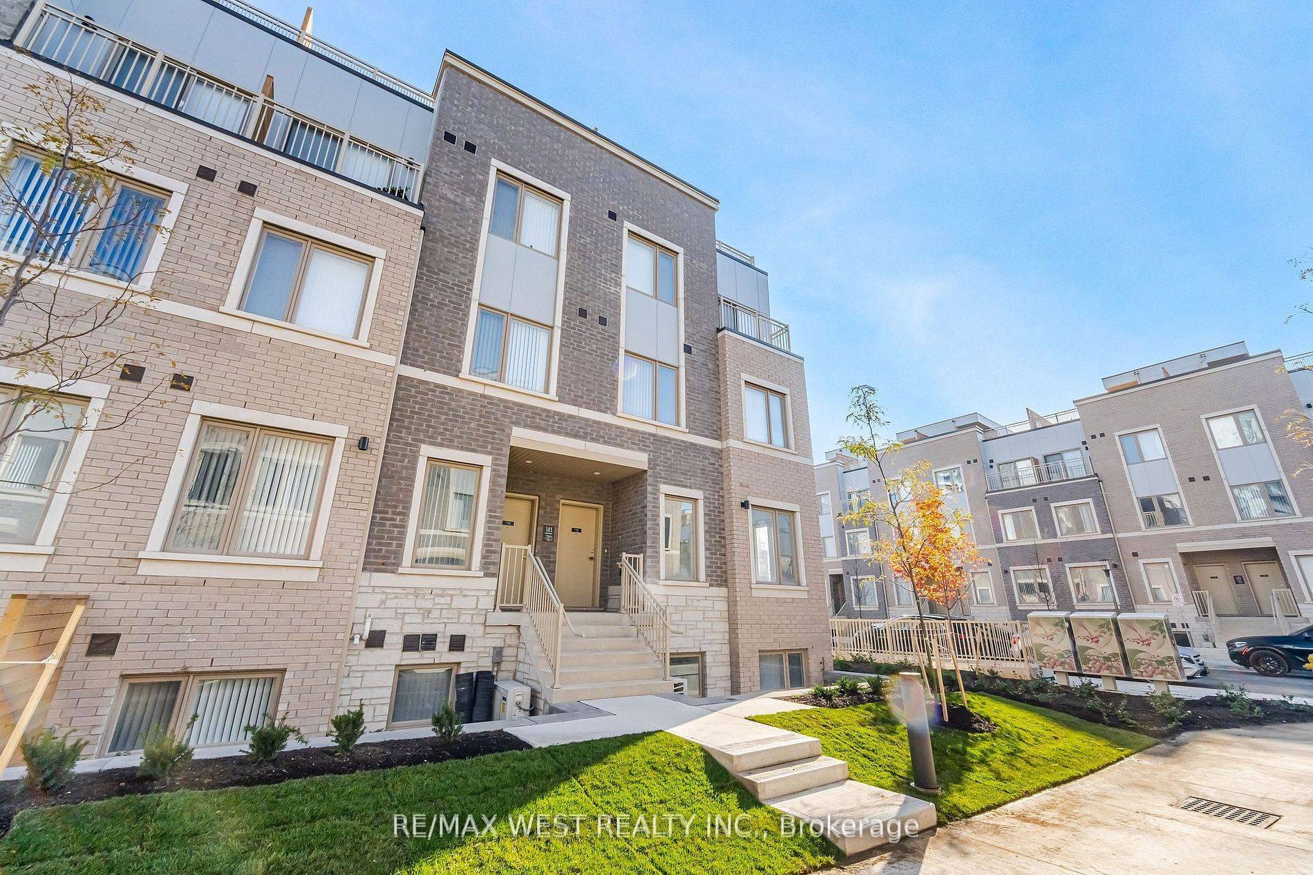 Vaughan, ON L4K 5Z8,141 Honeycrisp CRES #195