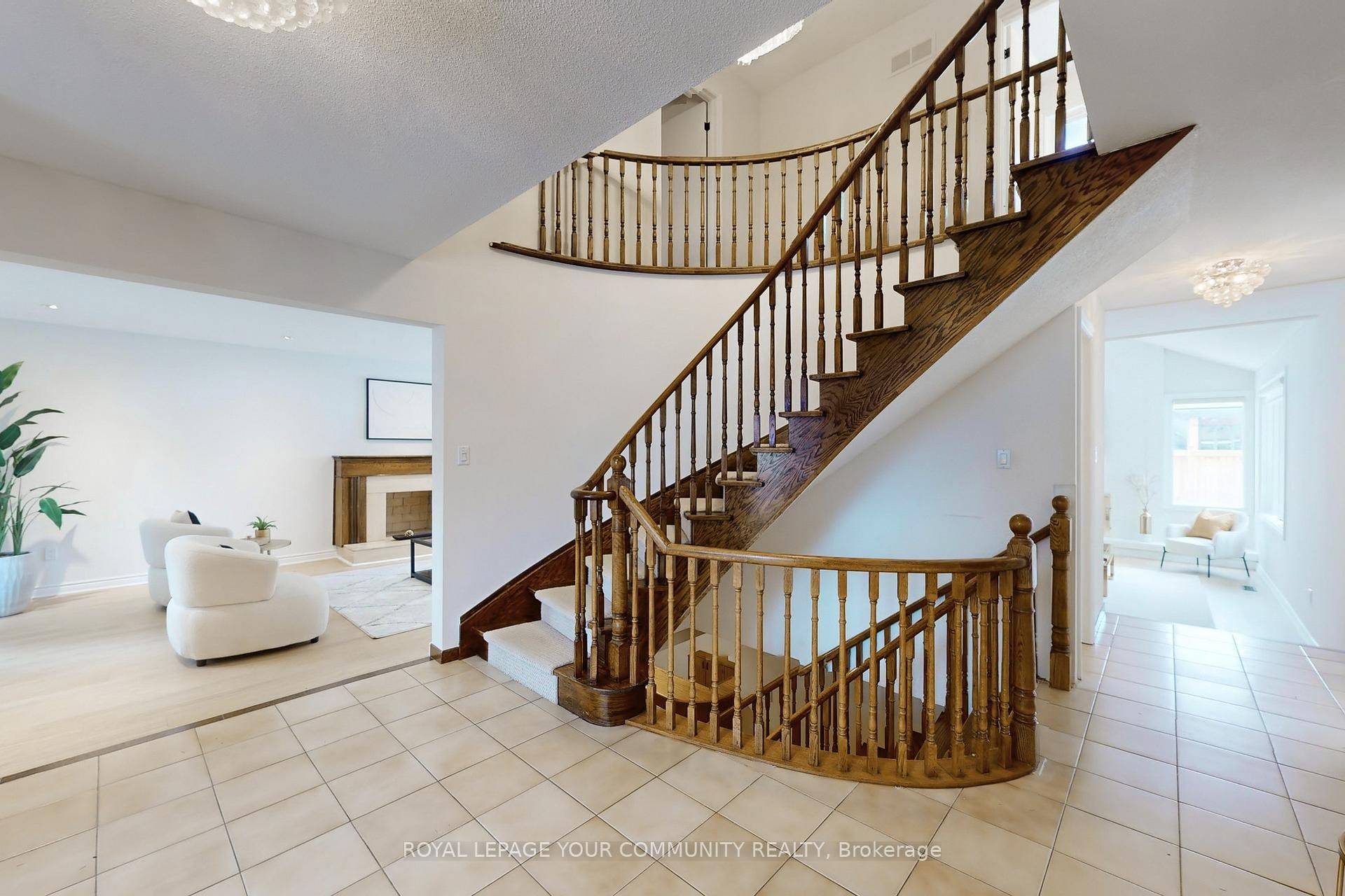 Richmond Hill, ON L4C 6M2,170 Garden AVE