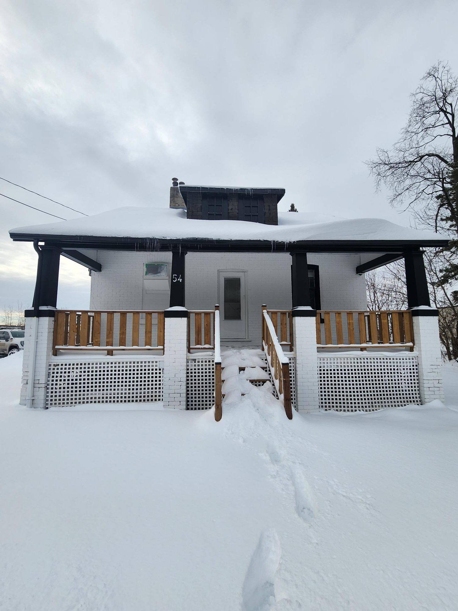 Barrie, ON L4N 9V4,54 Ferndale DR N