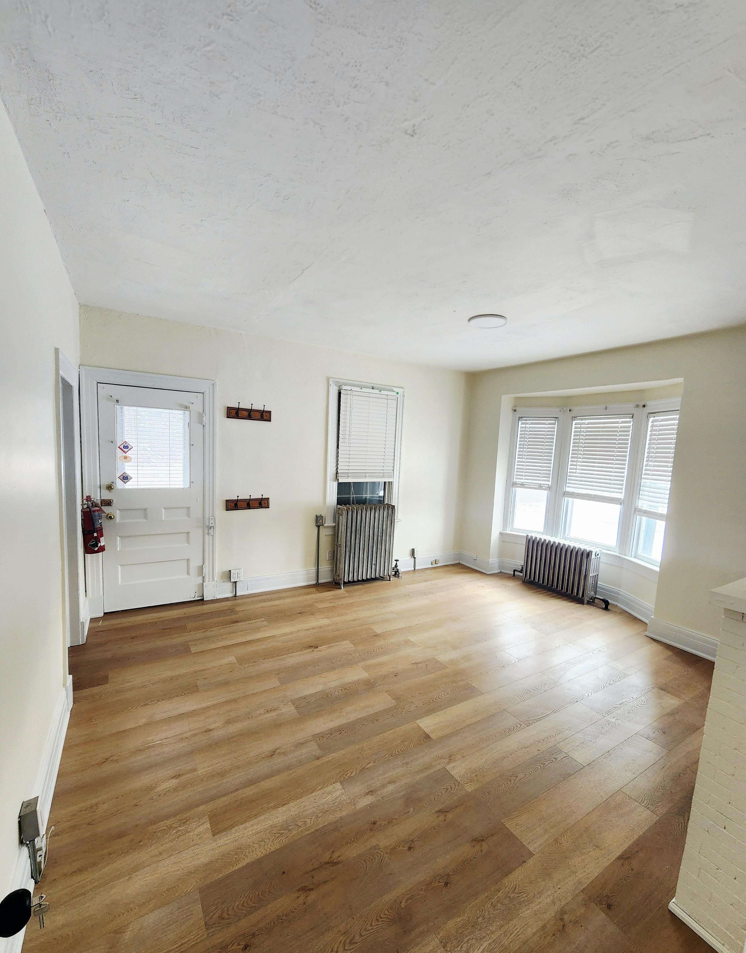 Barrie, ON L4N 9V4,54 Ferndale DR N