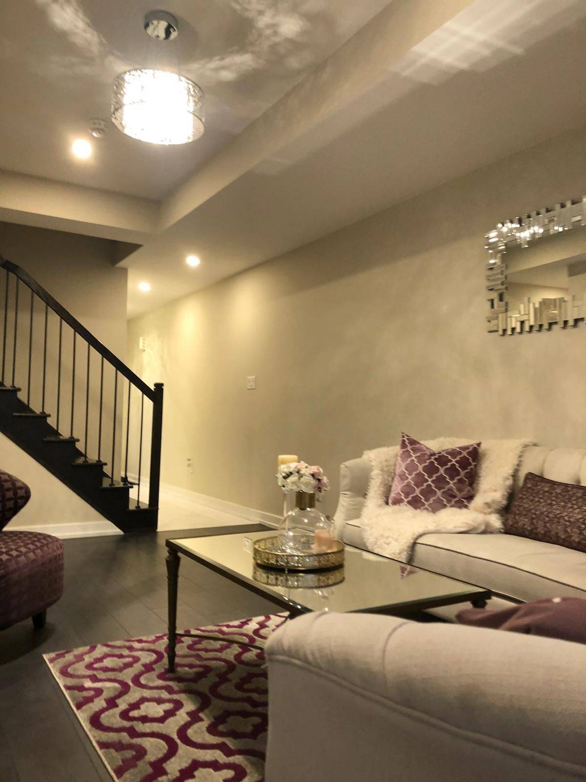 Oakville, ON L6H 7C3,208 Huguenot RD