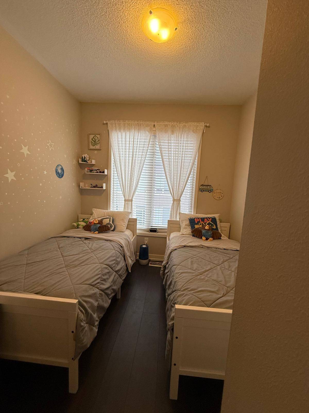 Oakville, ON L6H 7C3,208 Huguenot RD