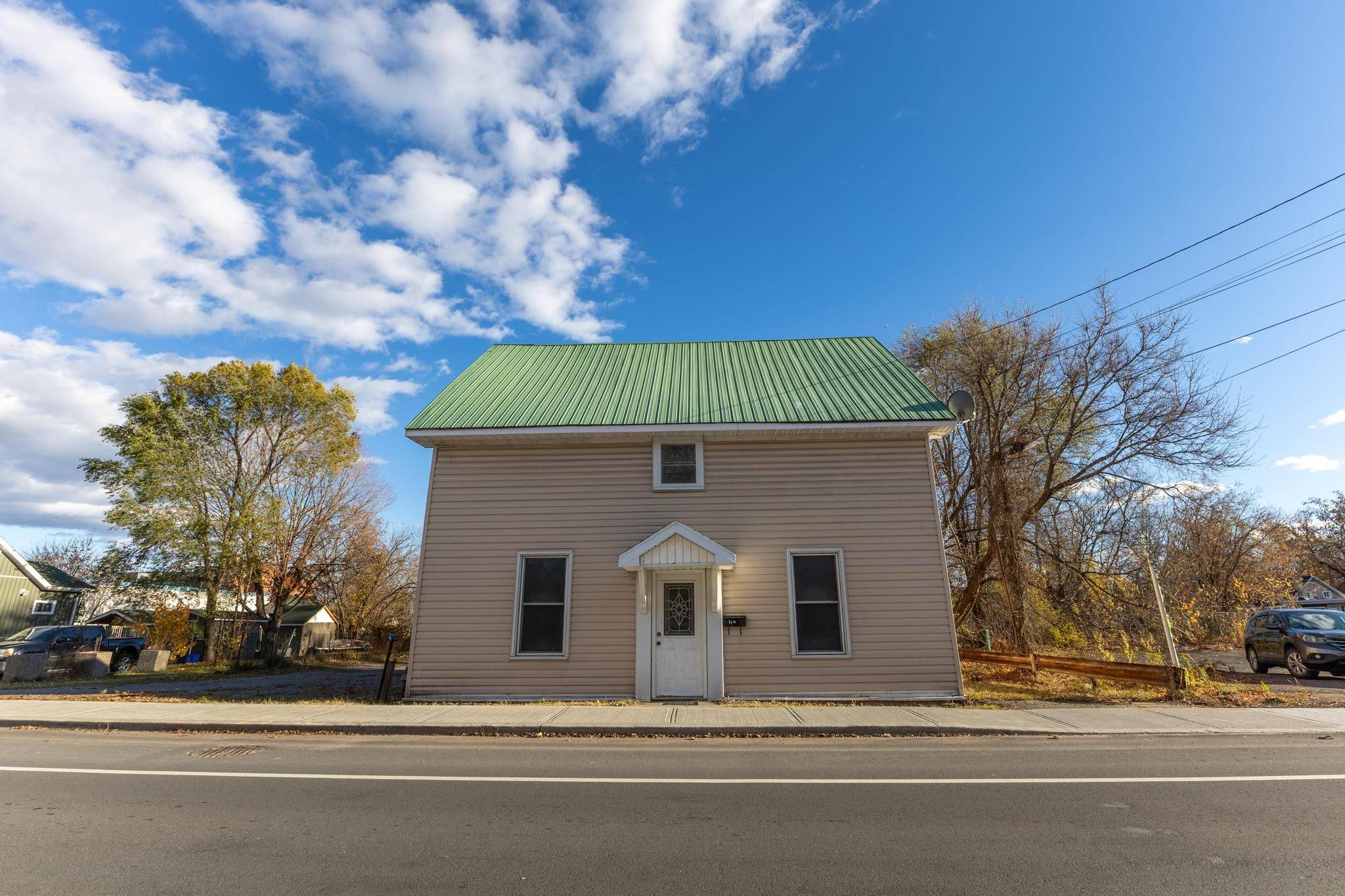 Arnprior, ON K7S 2K6,31 Daniel ST N