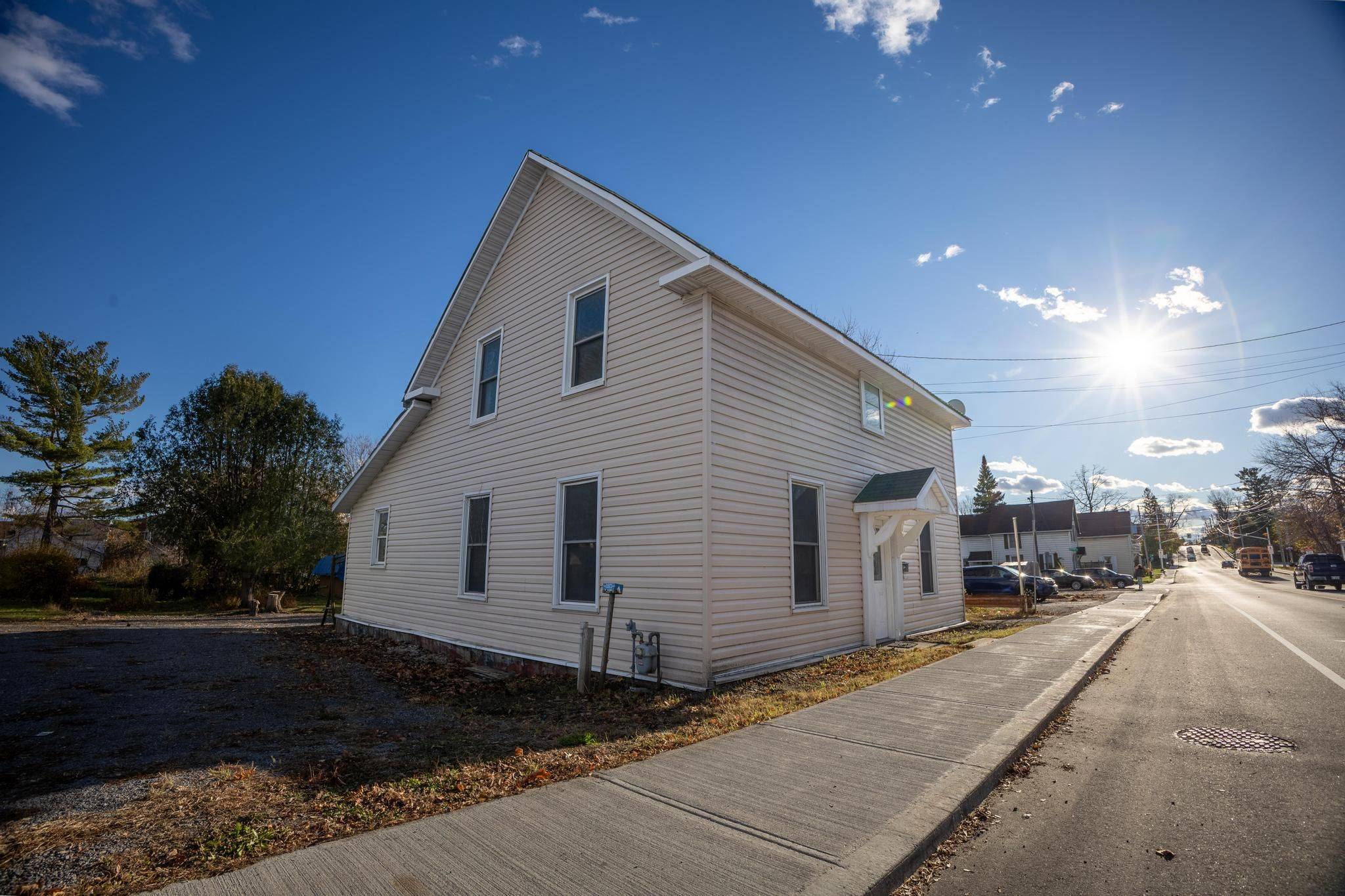 Arnprior, ON K7S 2K6,31 Daniel ST N