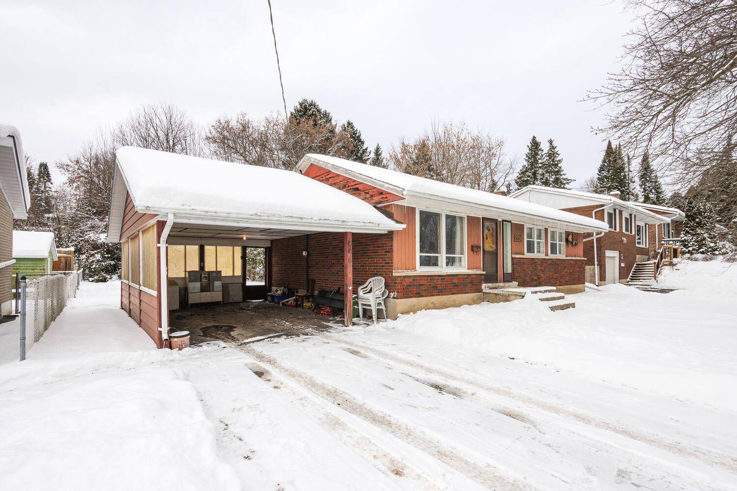 Owen Sound, ON N4K 5C6,2220 5th AVE W