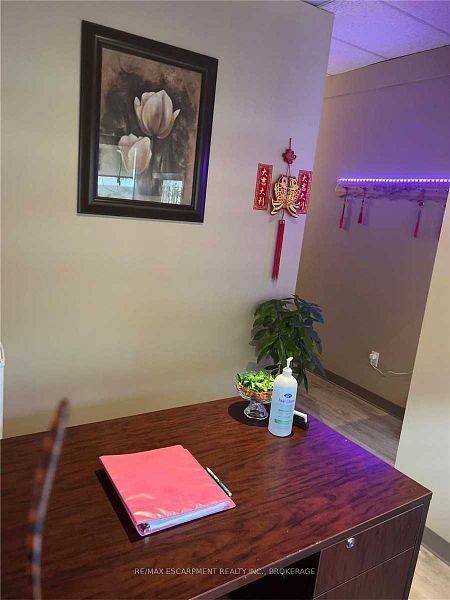 Hamilton, ON L8V 4T9,682 Concession ST E