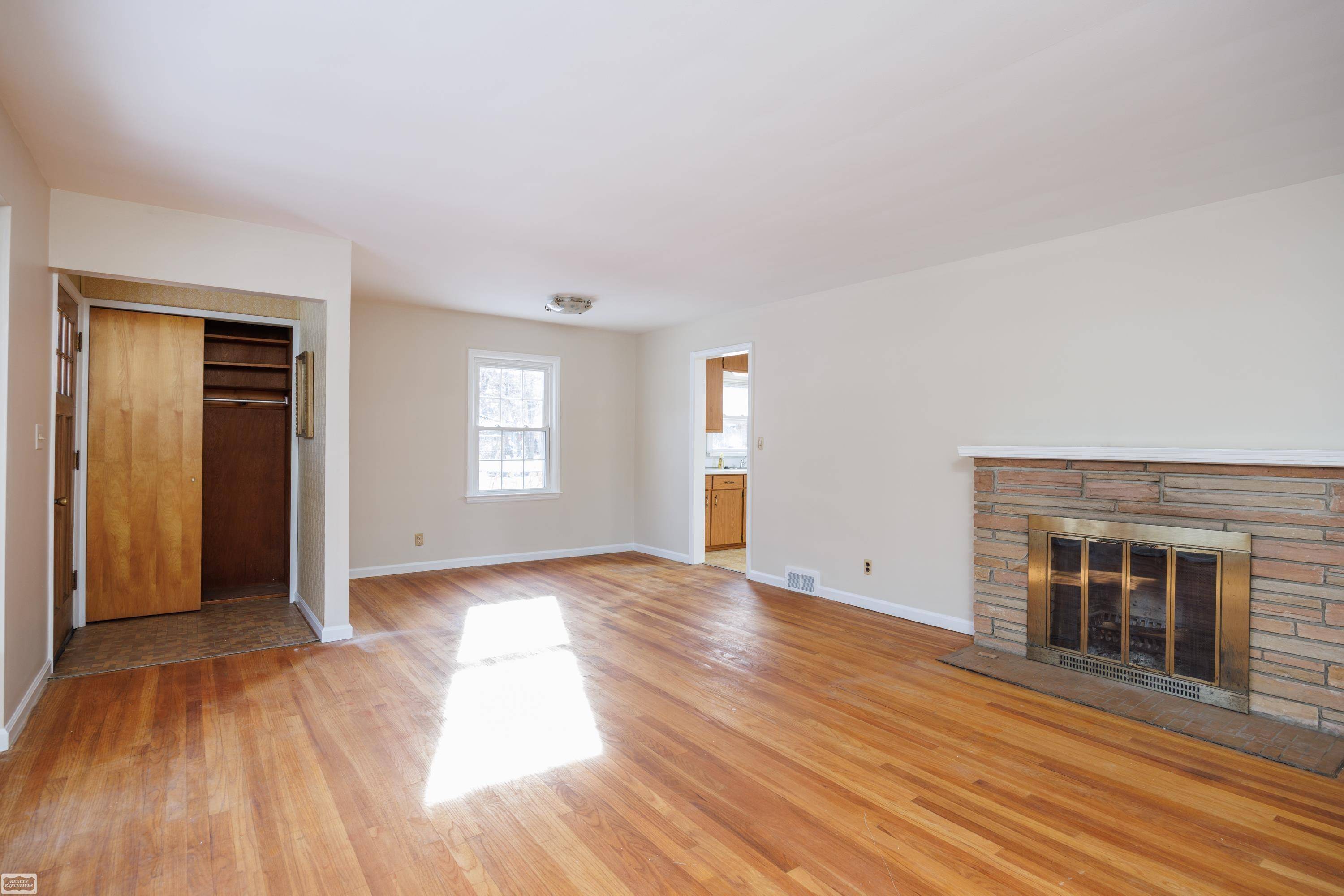 Royal Oak, MI 48073,2403 Crooks RD