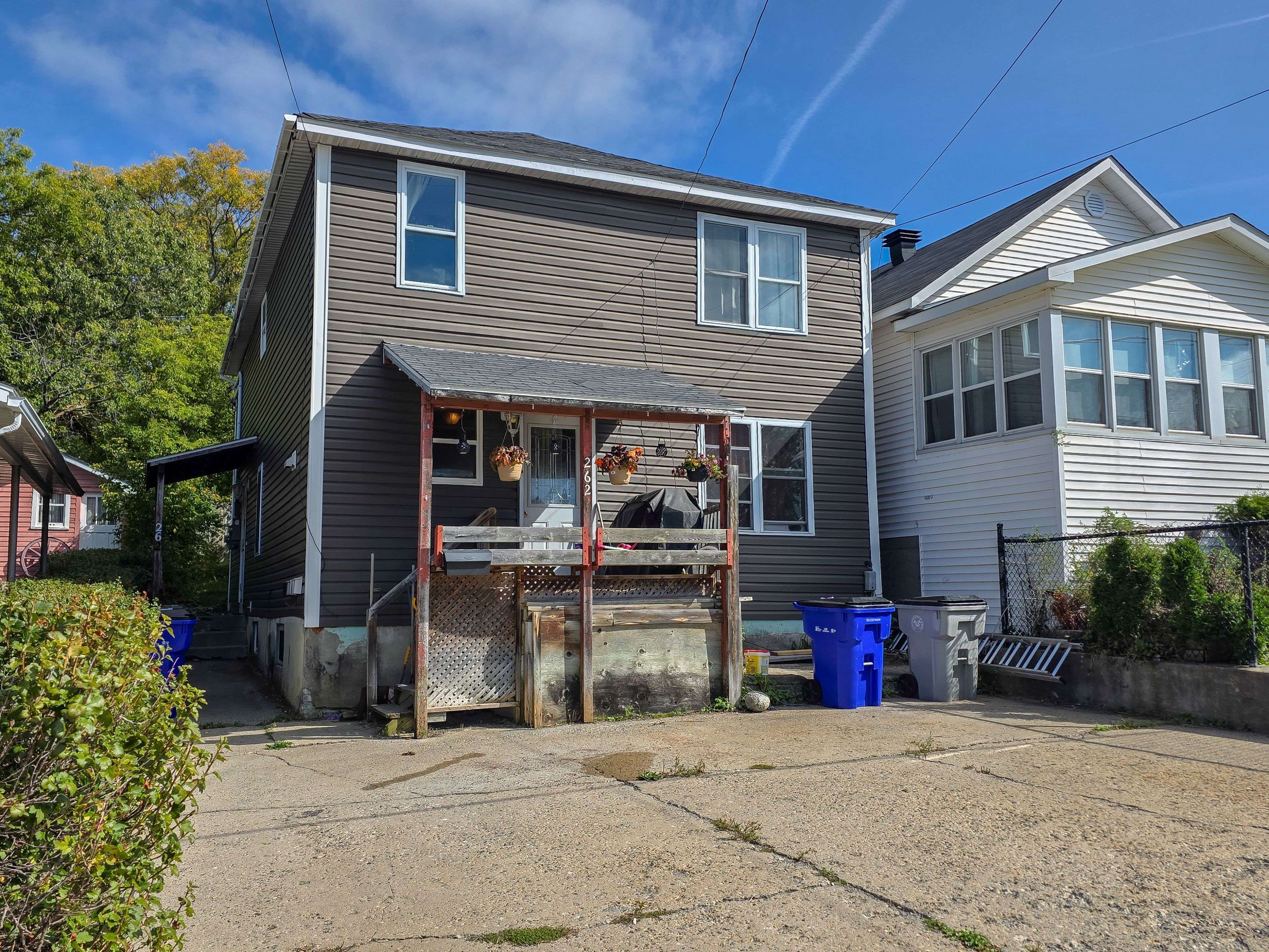 Timmins, ON P4N 6R2,262 - 264 Tamarack ST