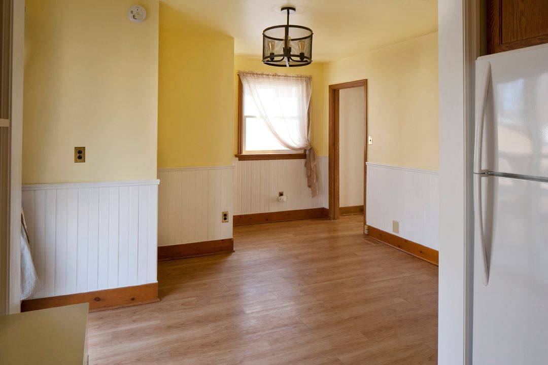 Toronto W04, ON M9N 1B4,40 Lippincott ST W