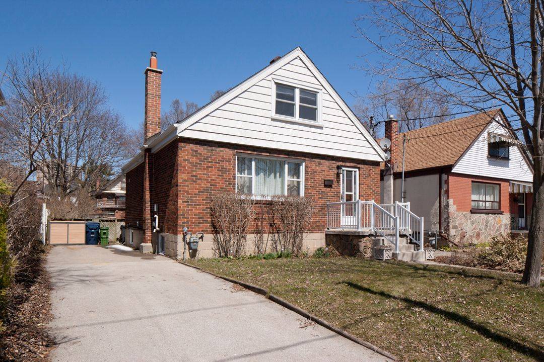 Toronto W04, ON M9N 1B4,40 Lippincott ST W