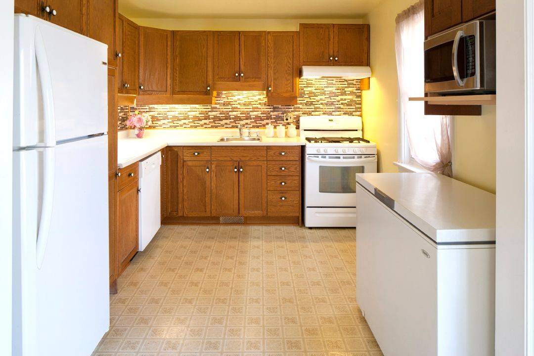 Toronto W04, ON M9N 1B4,40 Lippincott ST W