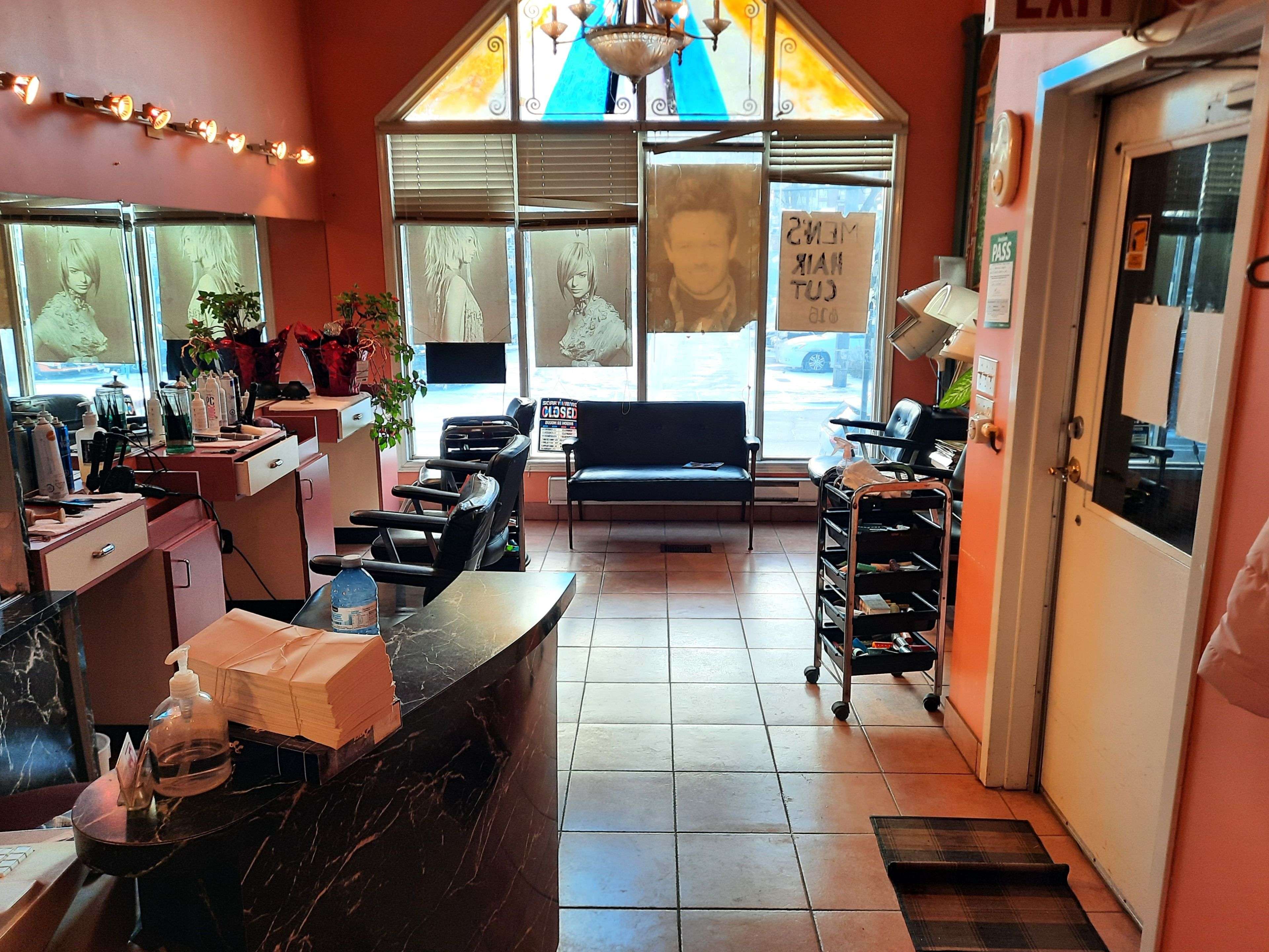 Toronto W04, ON M9N 2B2,39 South Station ST #Main Floor